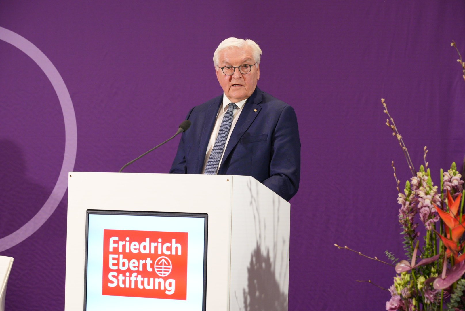 „Sie haben Maßstäbe gesetzt.“ In seiner Festrede fand Bundespräsident Frank-Walter Steinmeier lobende Worte für die Friedrich-Ebert-Stiftung.