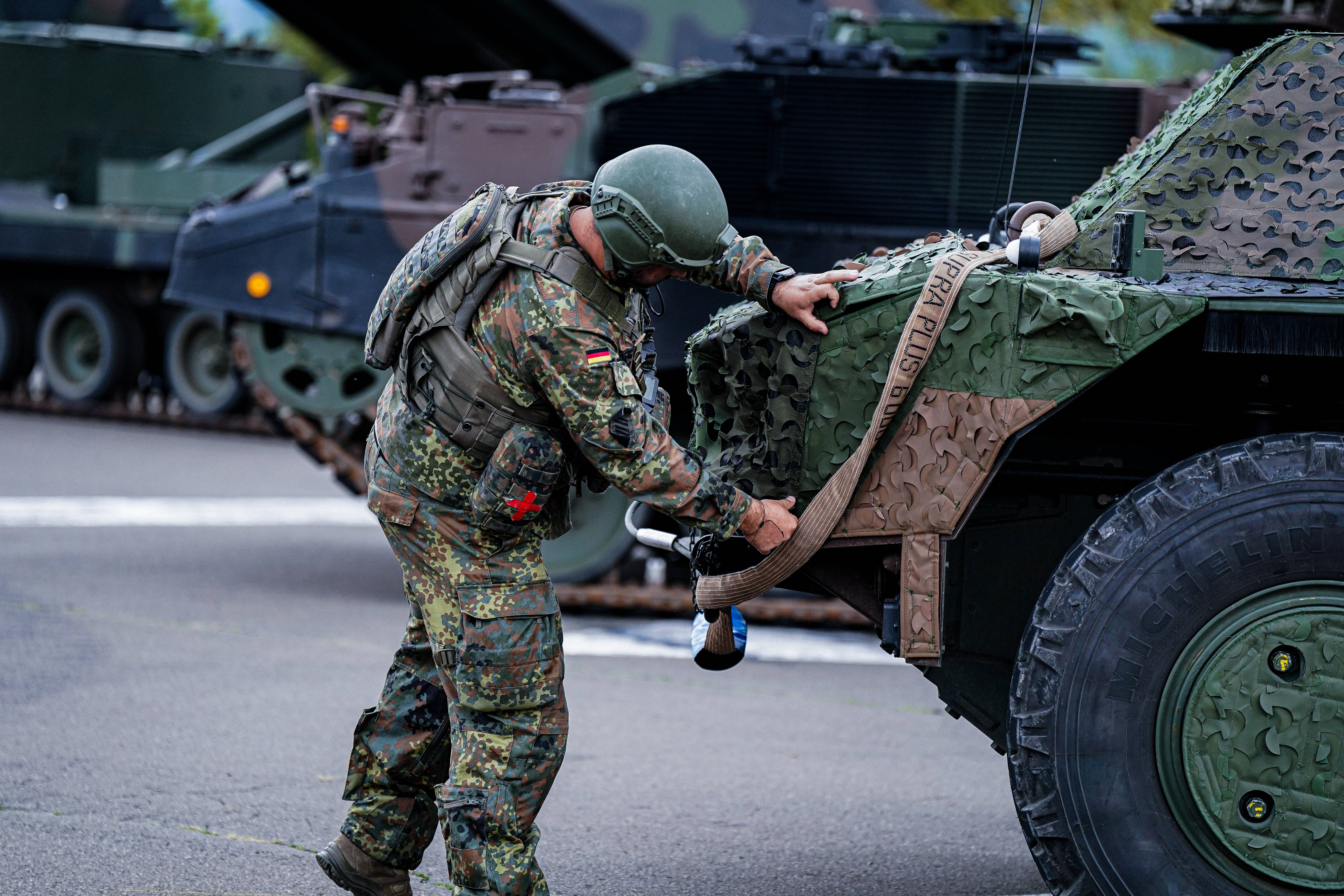 Bundeswehrsoldaten bereiten eine Übung vor