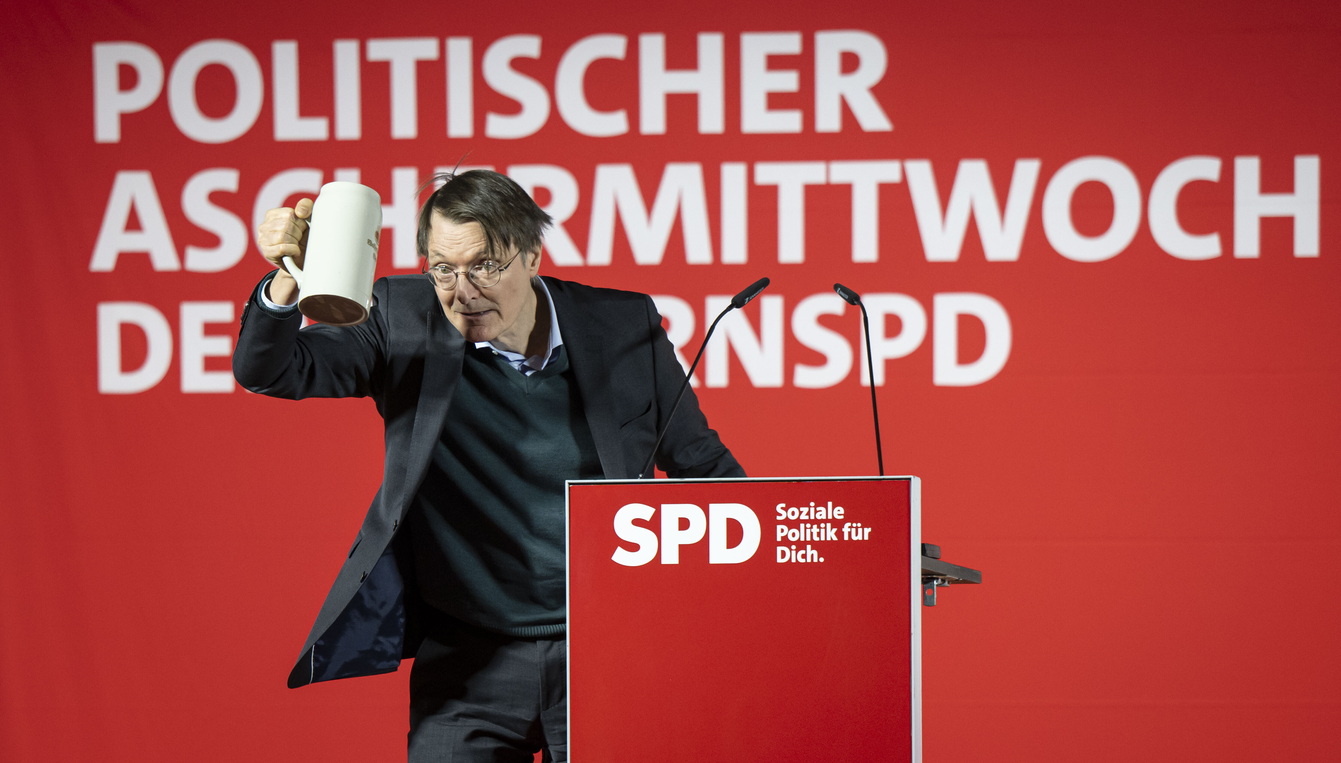 Bundesgesundheitsminister Karl Lauterbach beim Politischen Aschermittwoch der bayerischen SPD in Vilshofen