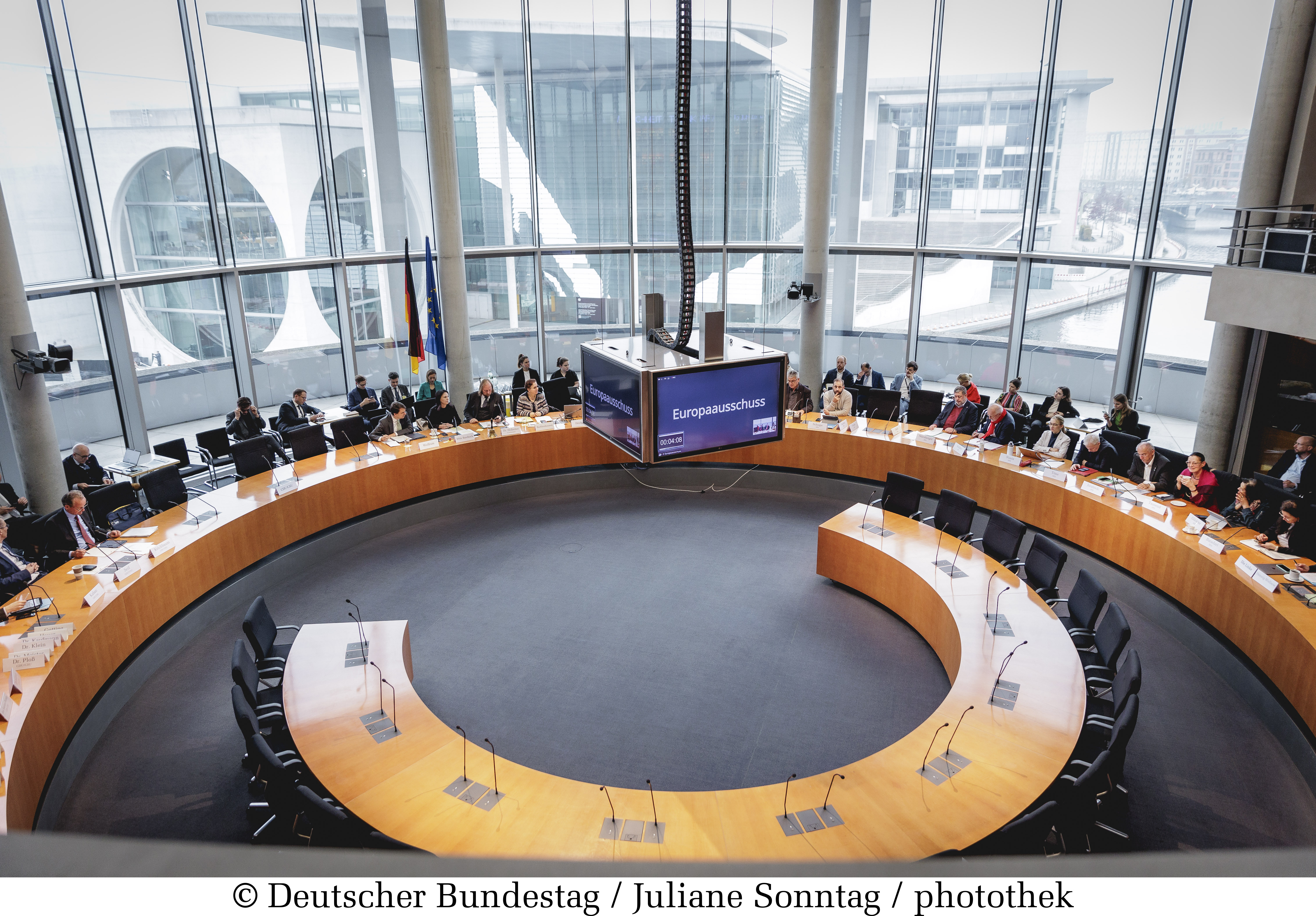 Gesamtansicht des Europaausschusses des Bundestags von oben