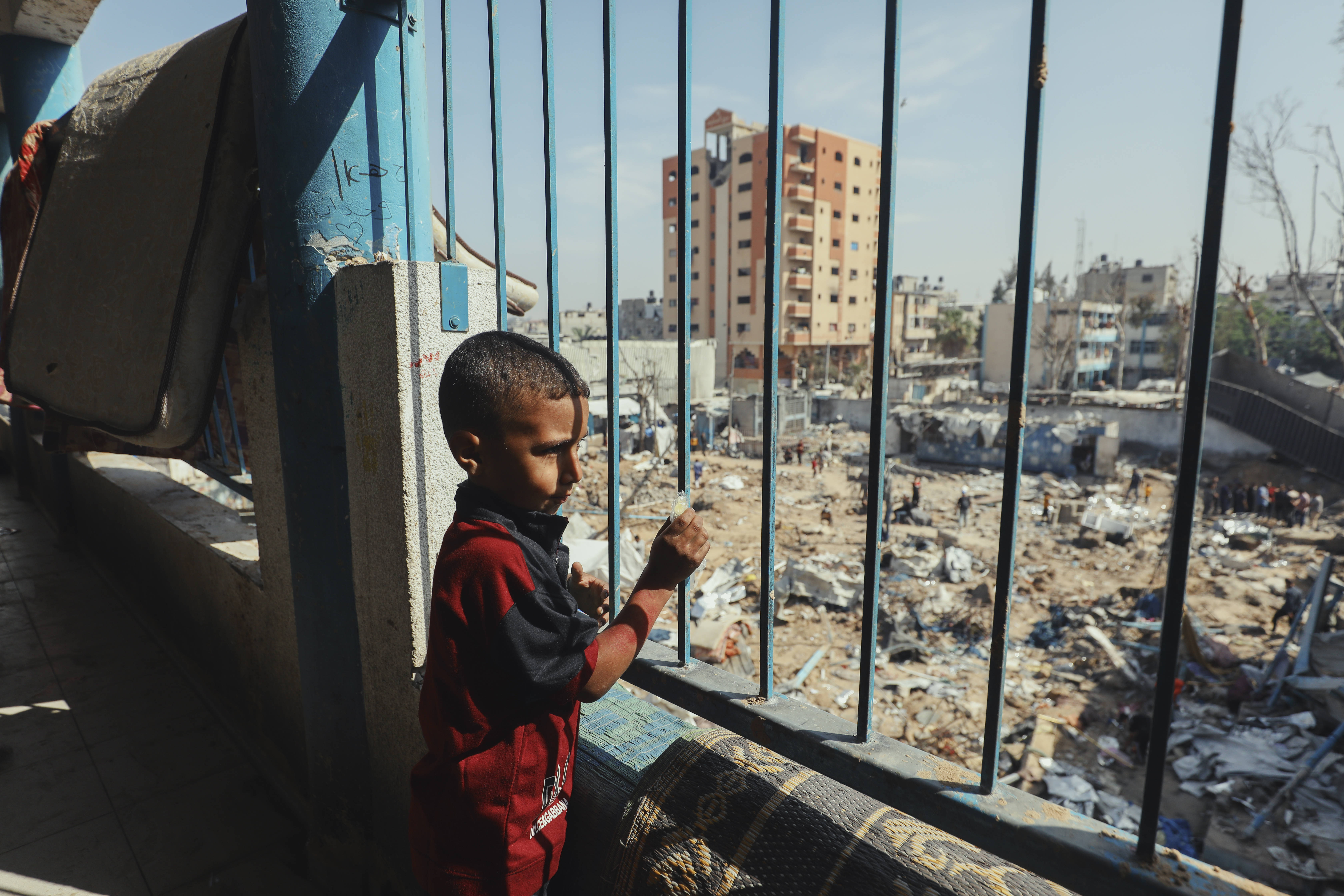 Ein Kind im zerstörten Gaza-Streifen