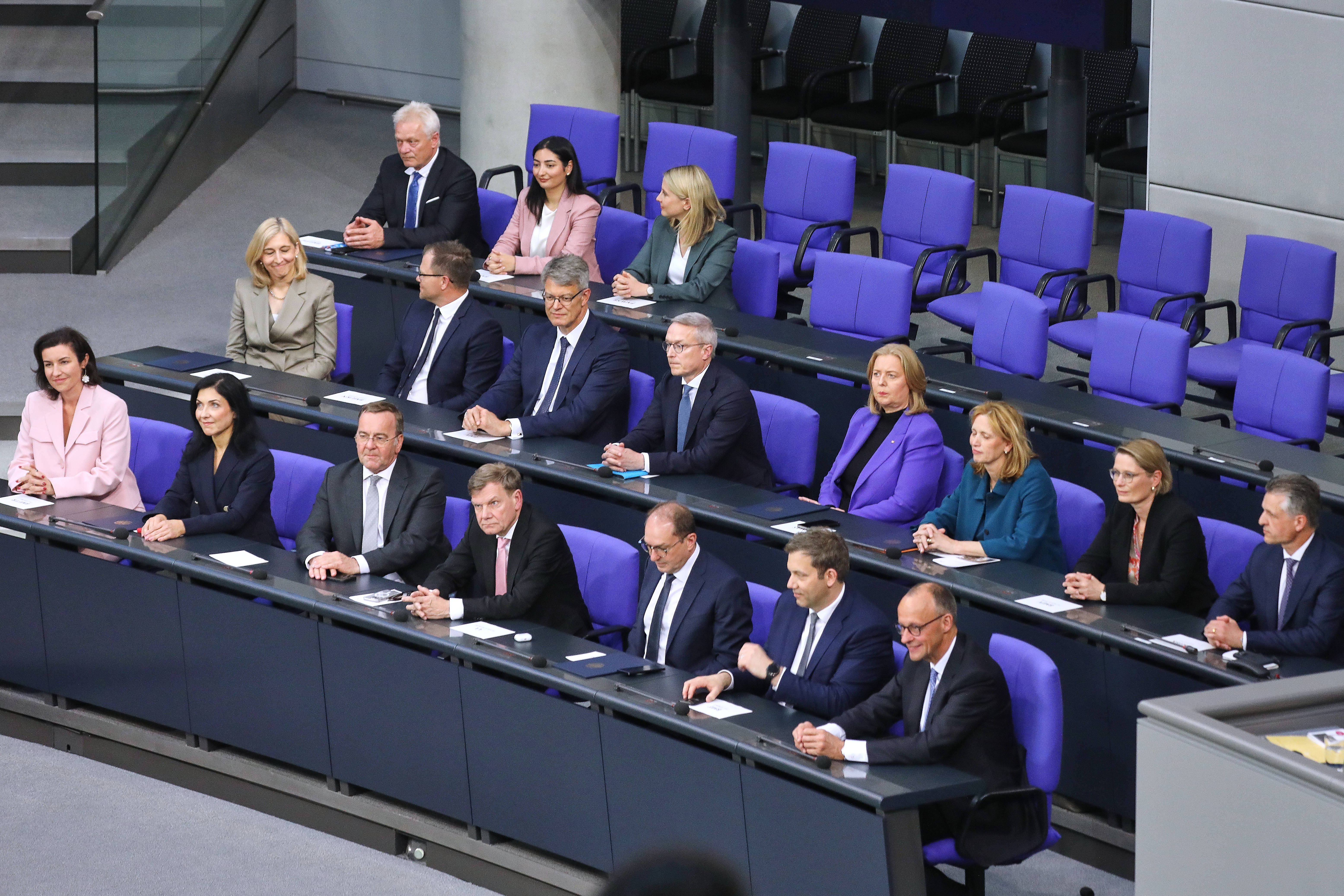 Die neuen Kabinettsmitglieder sind bereit, ihre Arbeit aufzunehmen.