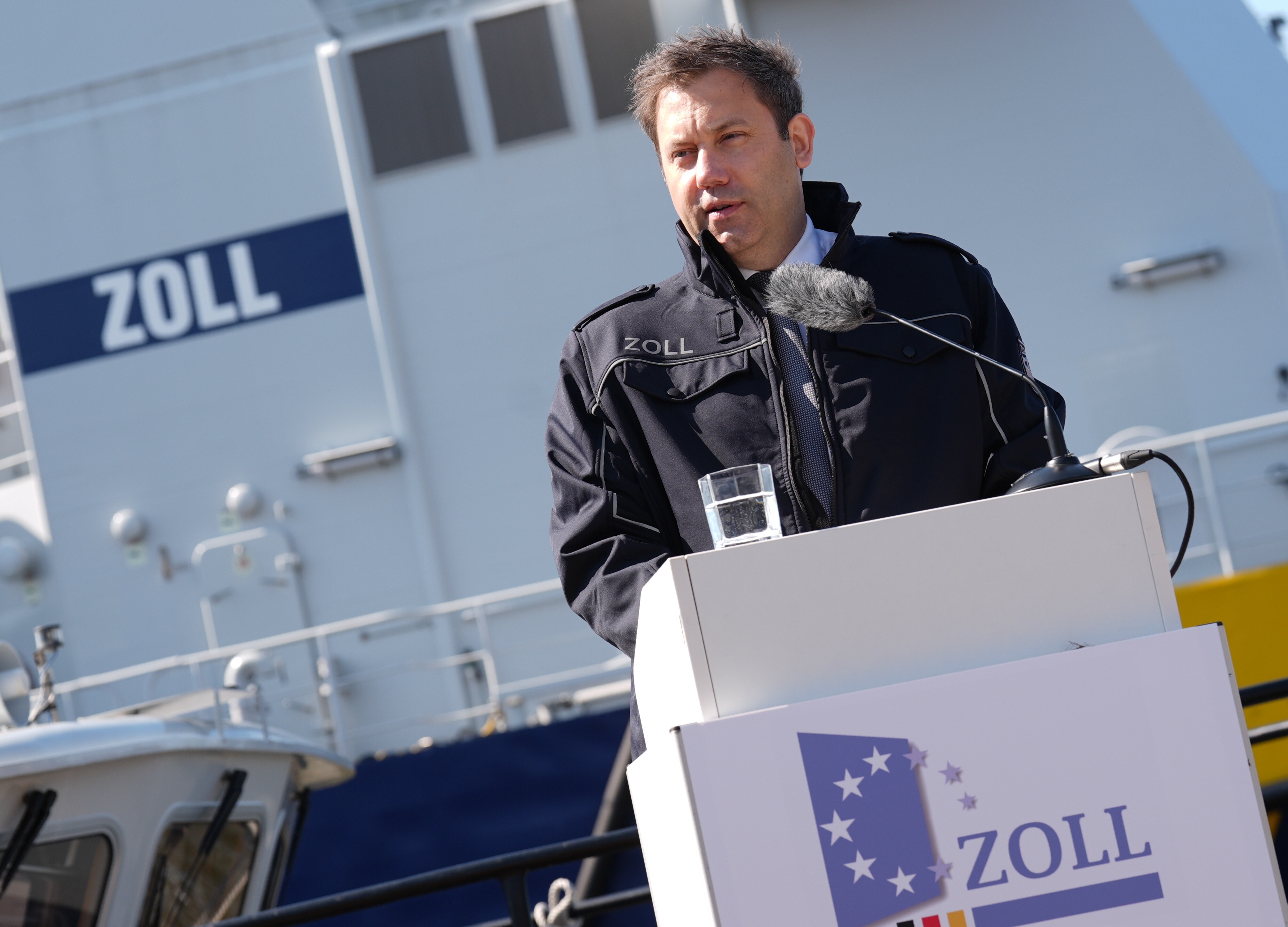 Lars Klingbeil am Hamburger Hafen