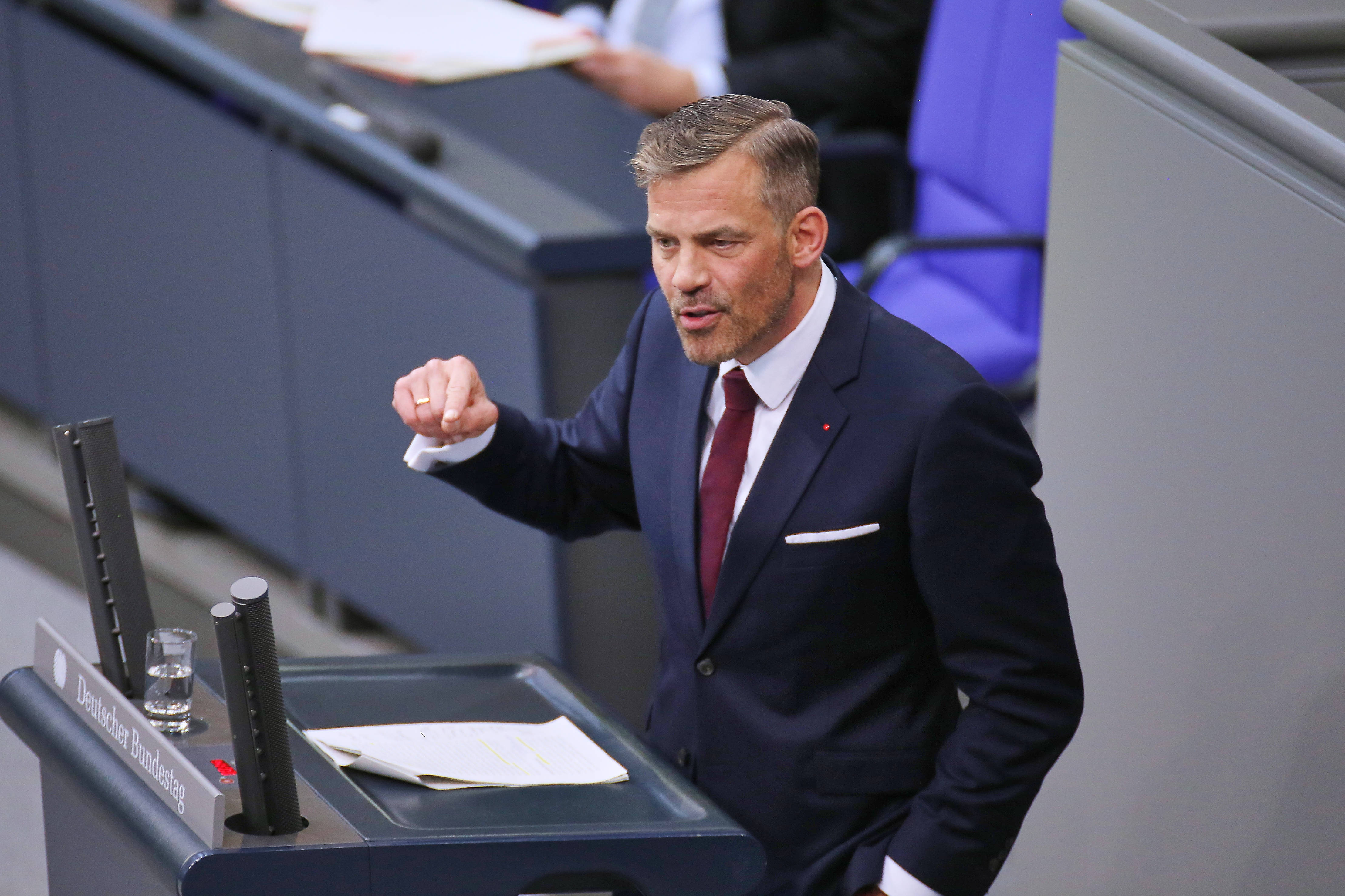 Falko Droßmann, verteidigungspolitischer Sprecher der SPD-Bundestagsfraktion, stellt im „vorwärts“-Interview klar: „Krieg darf kein Mittel der Politik sein. Deshalb ist es so wichtig, dass Putin mit seinem Angriffskrieg keinen Erfolg hat.“