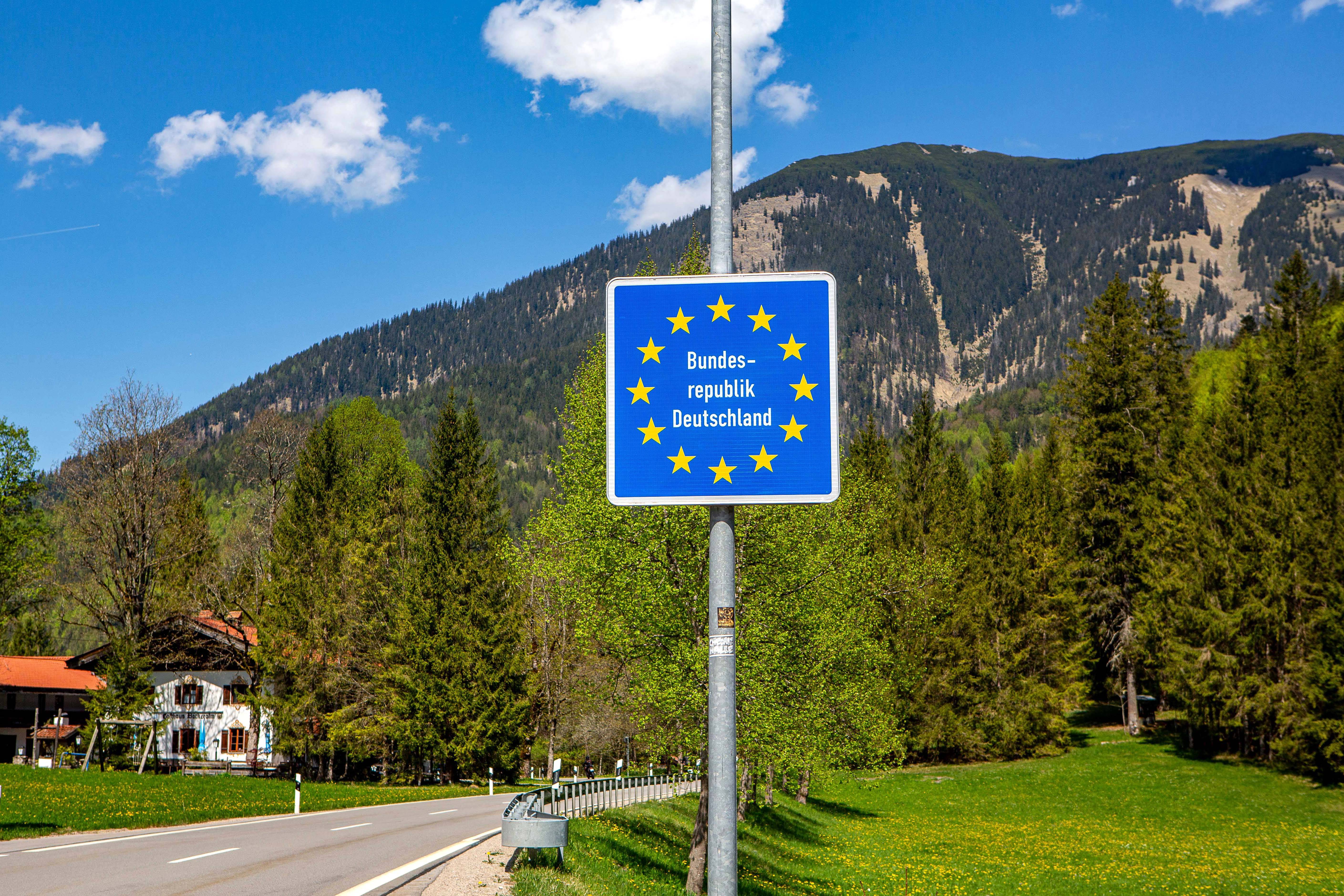 Ein Grenzübergang zwischen Deutschland und Österreich