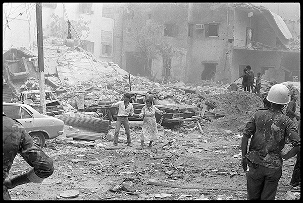 Das Foto zeigt Bergungsarbeiten im zerstörten Beirut.