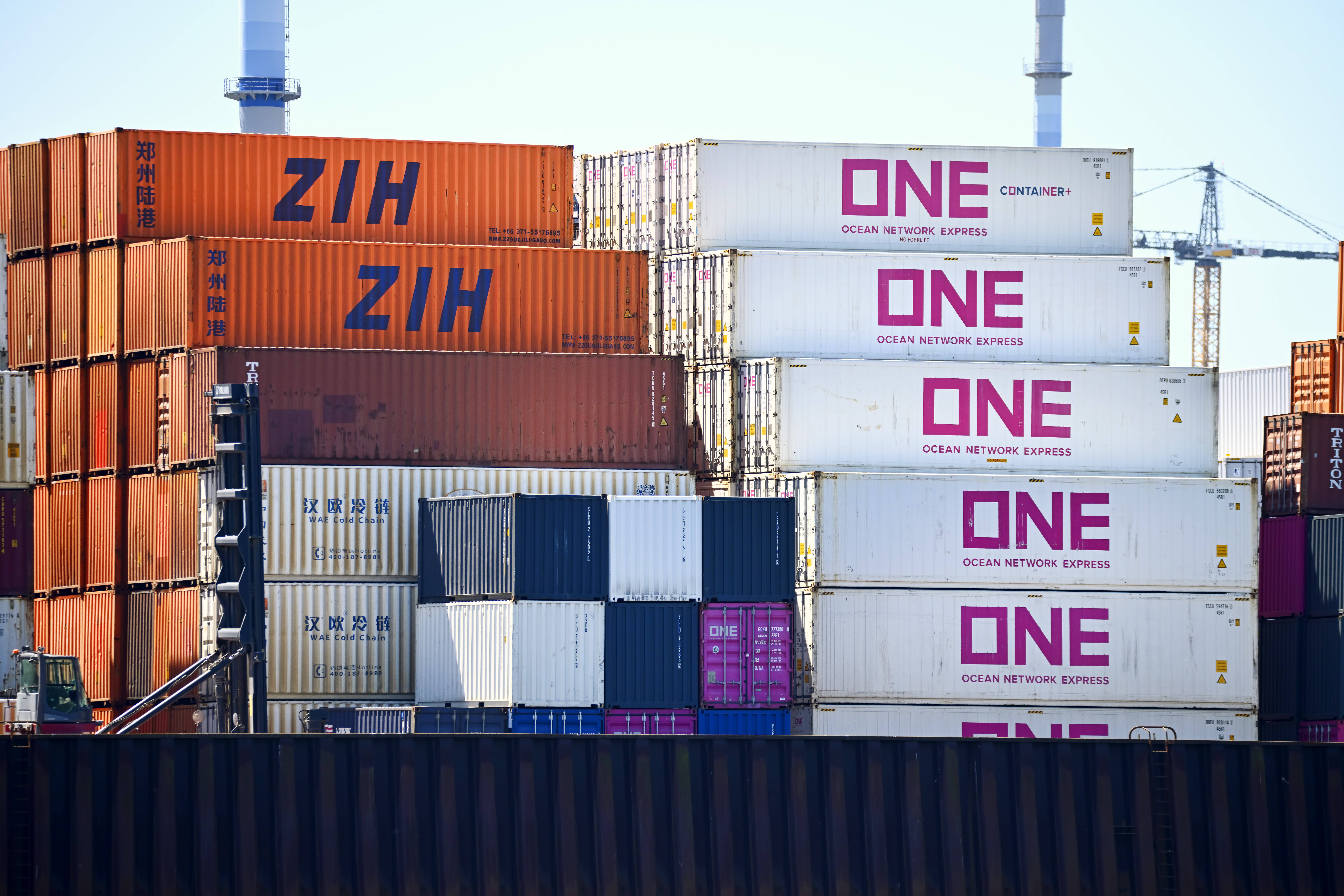 Container im Hamburger Hafen: Künftig gelten für alle Produkte aus der EU in den USA 15-Prozent-Zölle.
