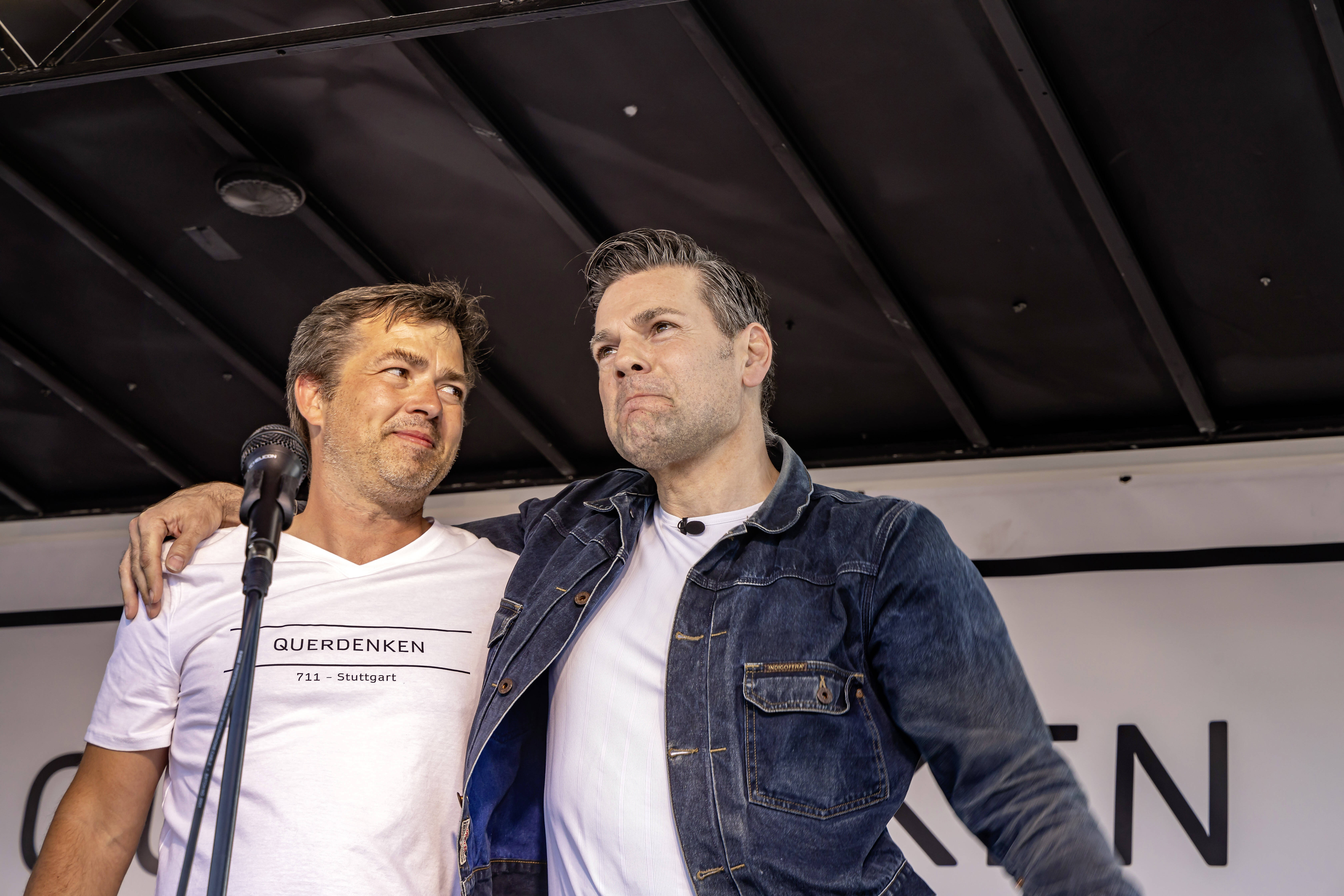 Archivaufnahme von Ken Jebsen (rechts) aka Kayvan Soufi-Siavash aus dem Jahr 2020 an der Seite von Michael Ballweg, Gründer der Initiative Querdenken711.