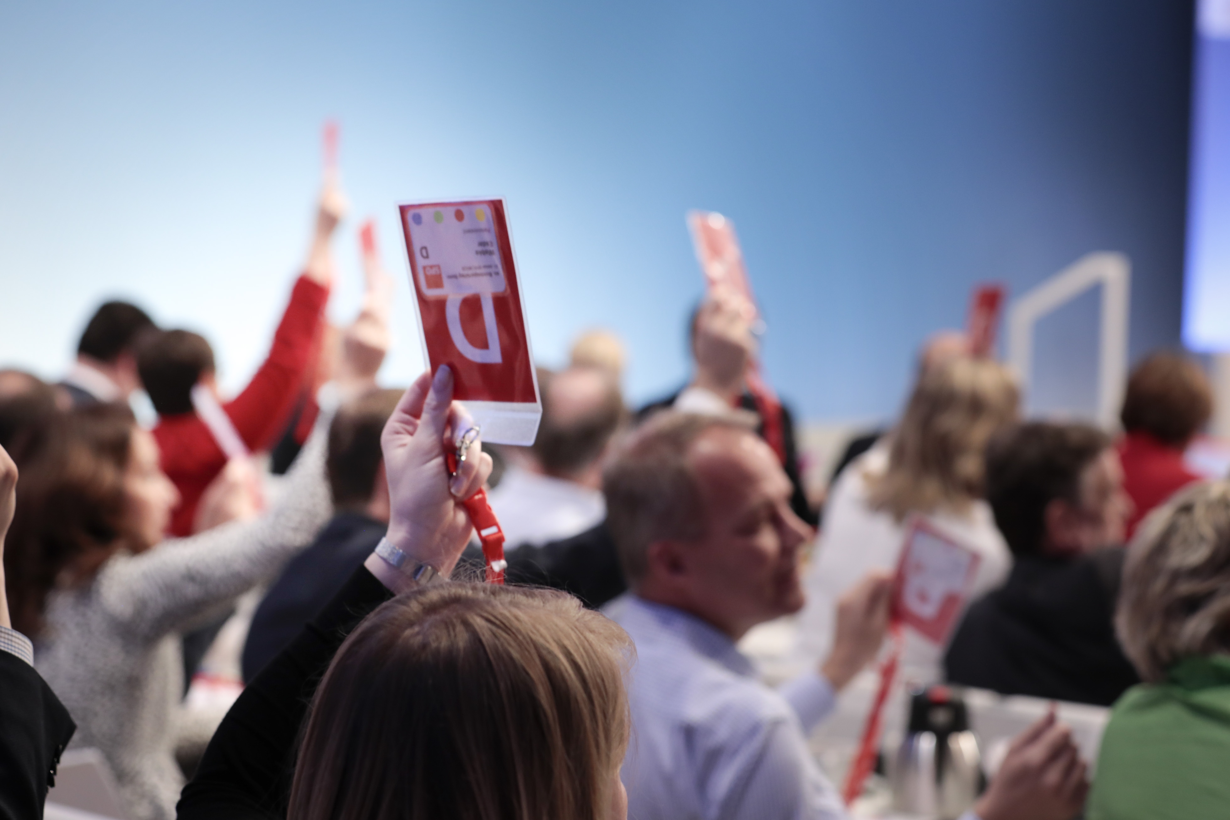 Bislang wurden SPD-Vorsitzende immer auf Parteitagen gewählt. Nun fordert die Initiative SPD Plus Plus eine Mitgliederbefragung.