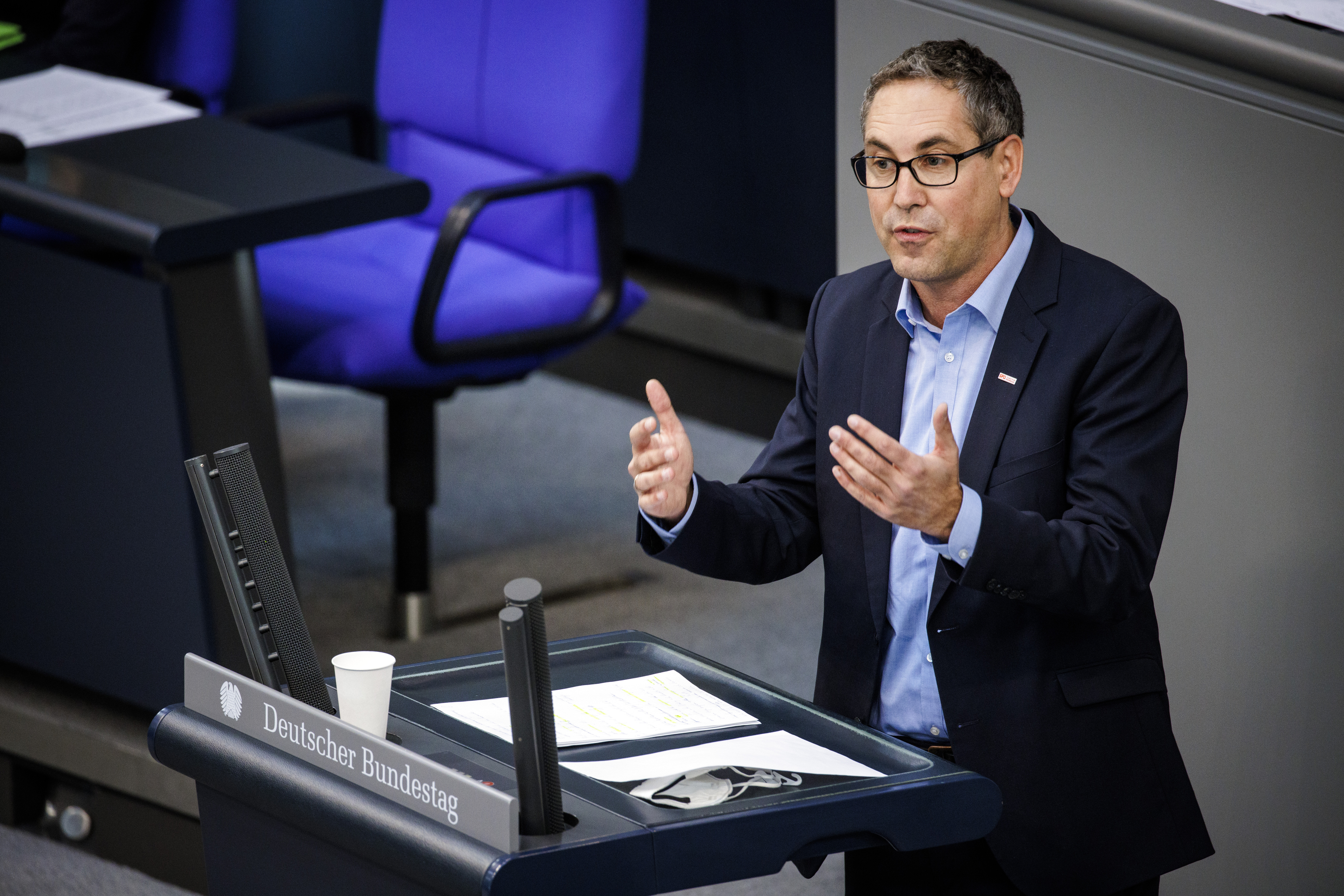 Michael Schrodi, finanzpolitischer Sprecher der SPD-Fraktion, bei einer Rede im Bundestag.