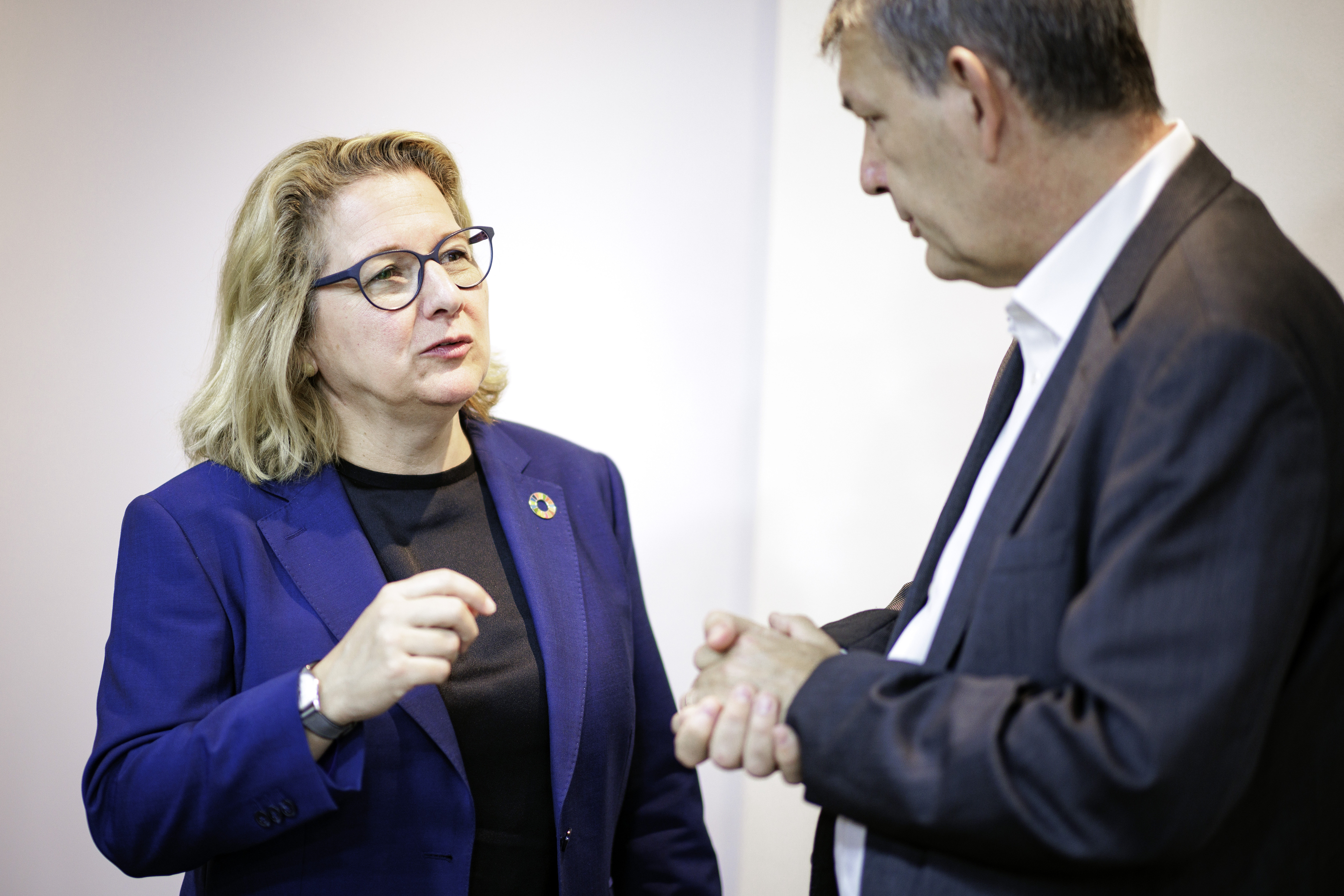 Entwicklungsministerin Svenja Schulze im Gespräch mit Philippe Lazzarini, Generalkommissar des Hilfswerks der Vereinten Nationen für Palästina-Flüchtlinge im Nahen Osten (UNRWA).