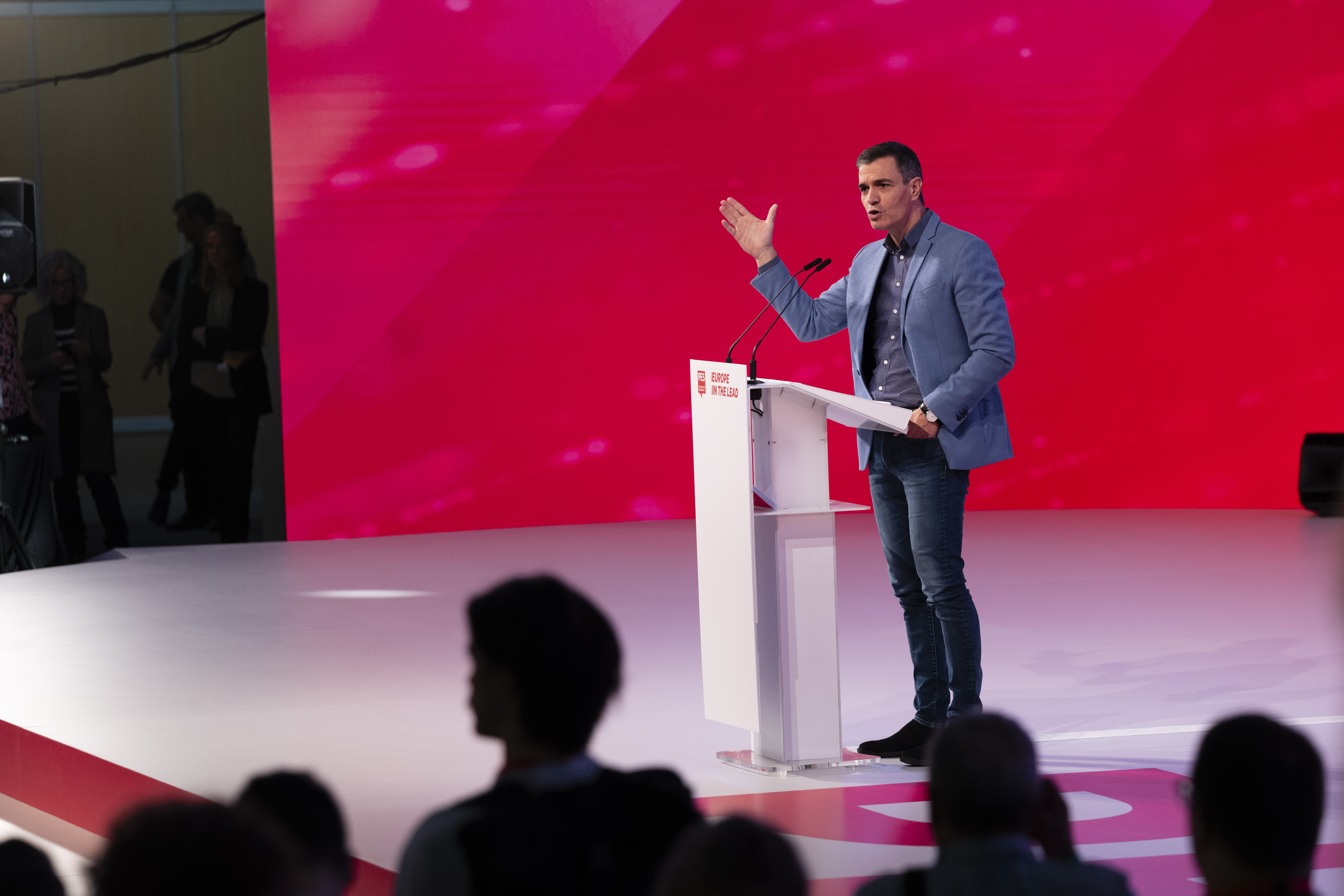Gefeiert wie ein Popstar: Spaniens Regierungschef Pedro Sánchez