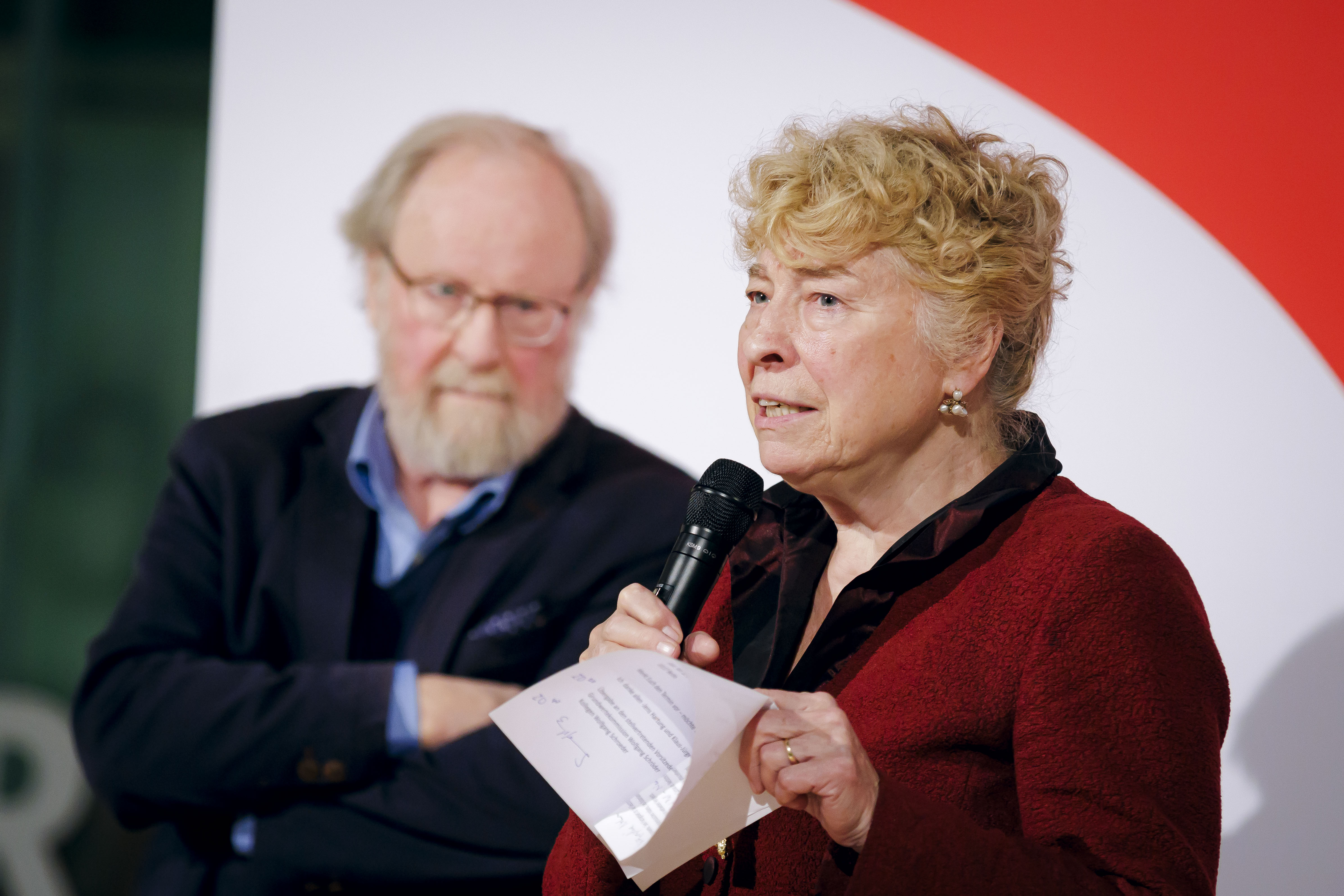 Die Vorsitzende er SPD-Grundwertekommission Gesine Schwan mit Wolfgang Thierse 