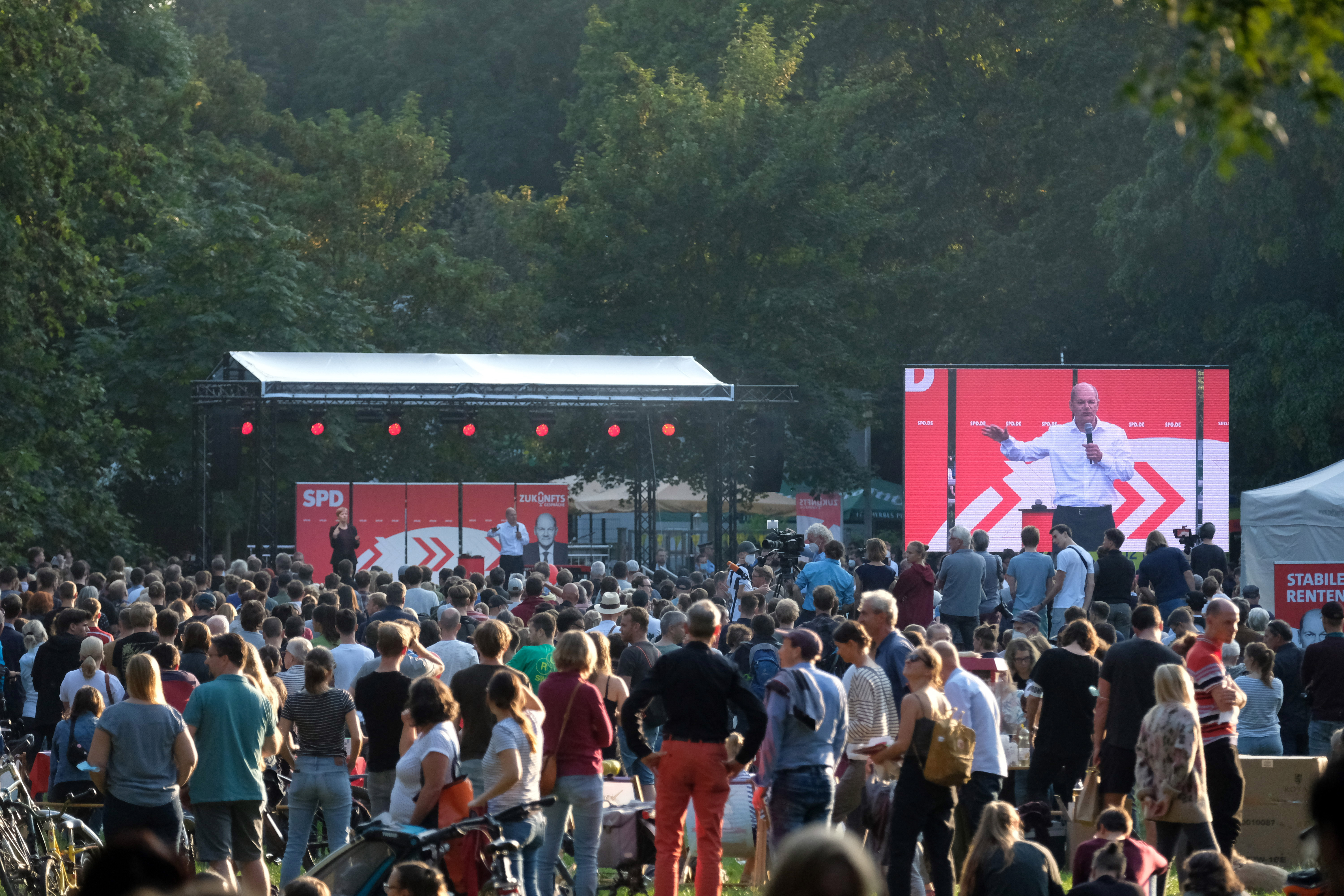 Olaf Scholz am 5. September 2021 in Leipzig: Bei seinem Wahlkampfauftritt bekommt der SPD-Kanzlerkandidat viel Applaus.
