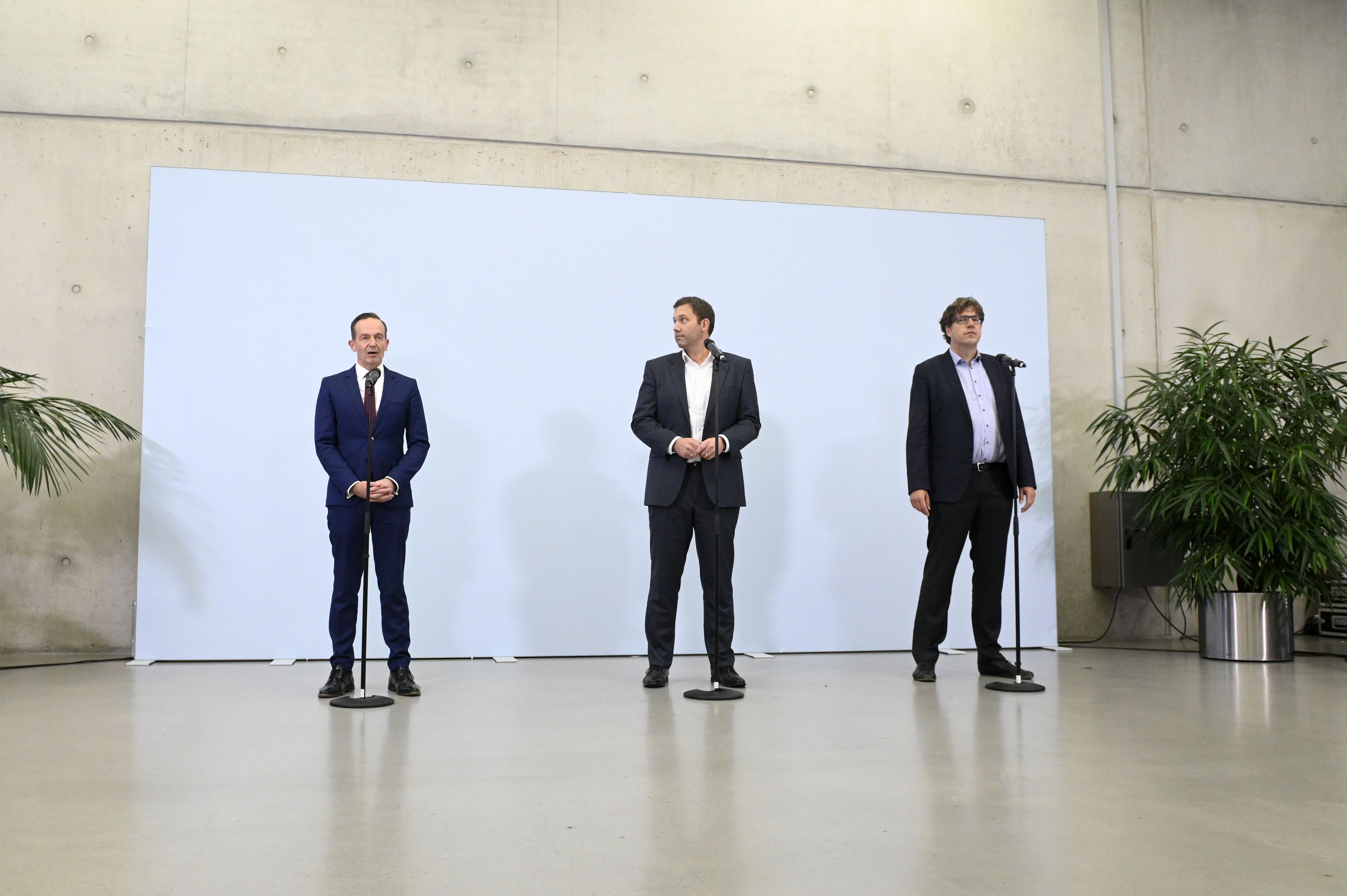 Traten am Donnerstag gemeinsam vor die Presse: Die Generalsekretäre Volker Wissing (FDP, von links), Lars Klingbeil (SPD) und Michael Kellner (Grüne).