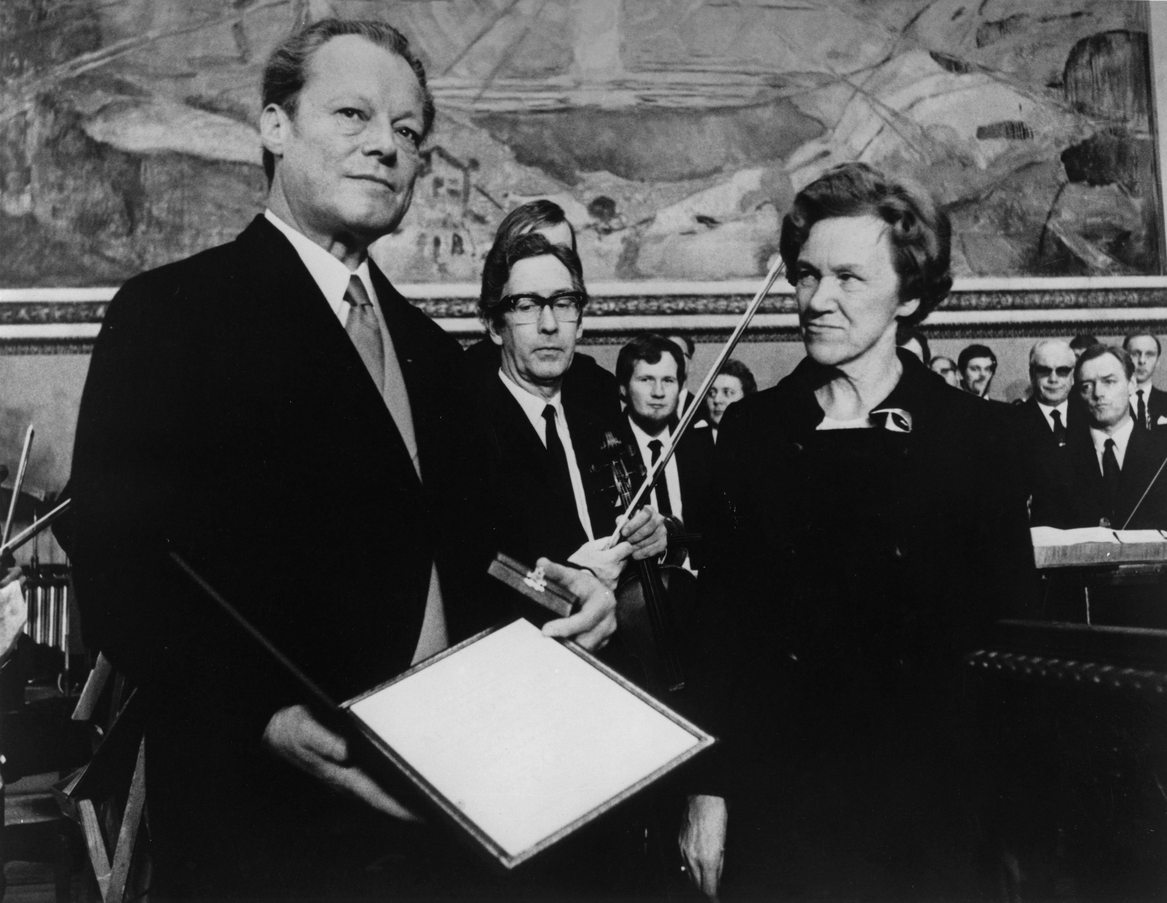 Willy Brandt erhält am 10. Dezember 1971 den Friedensnobelpreis