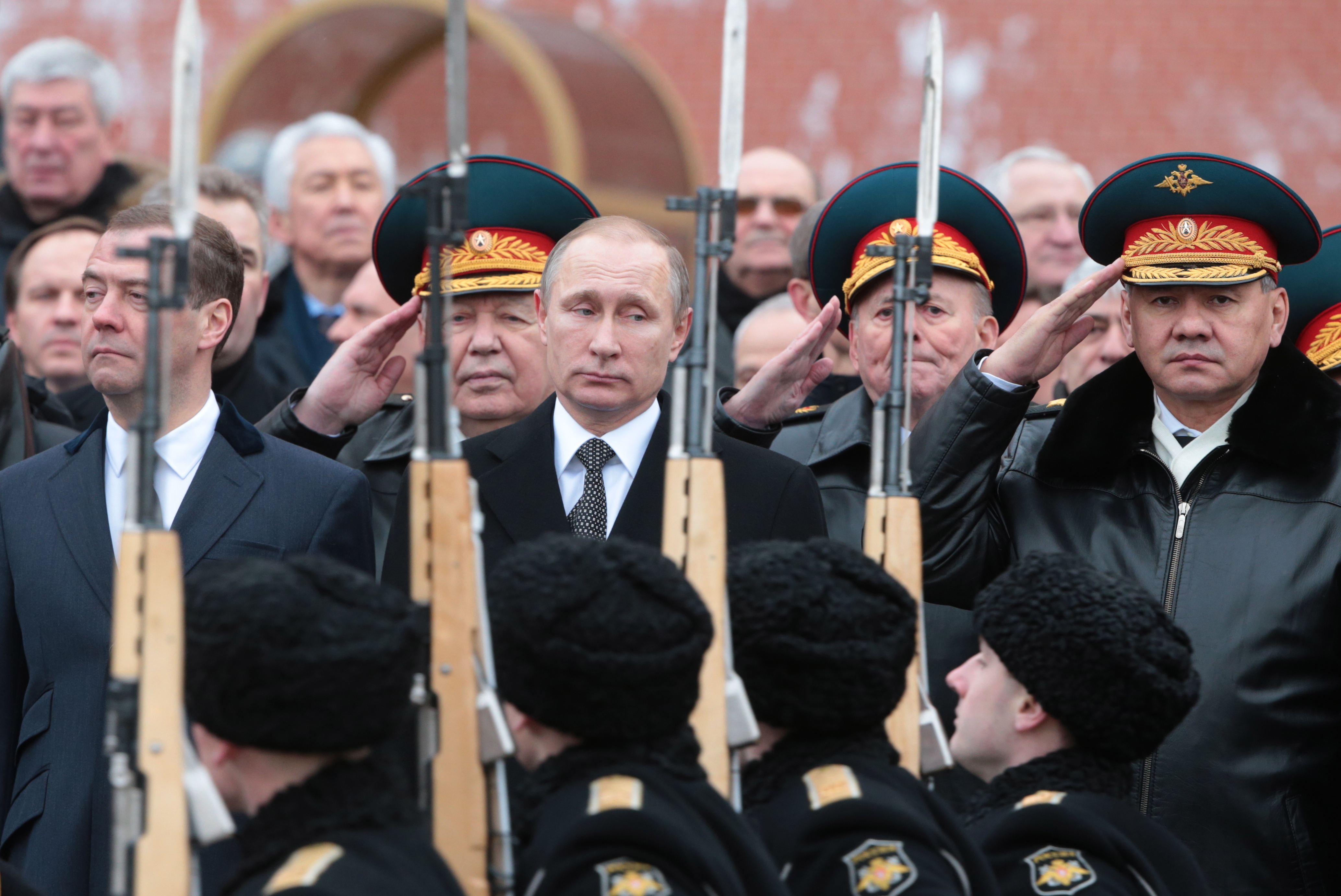 Militärparade in Moskau mit Präsident Putin (m.): Europa braucht mehr Rüstungskontrolle