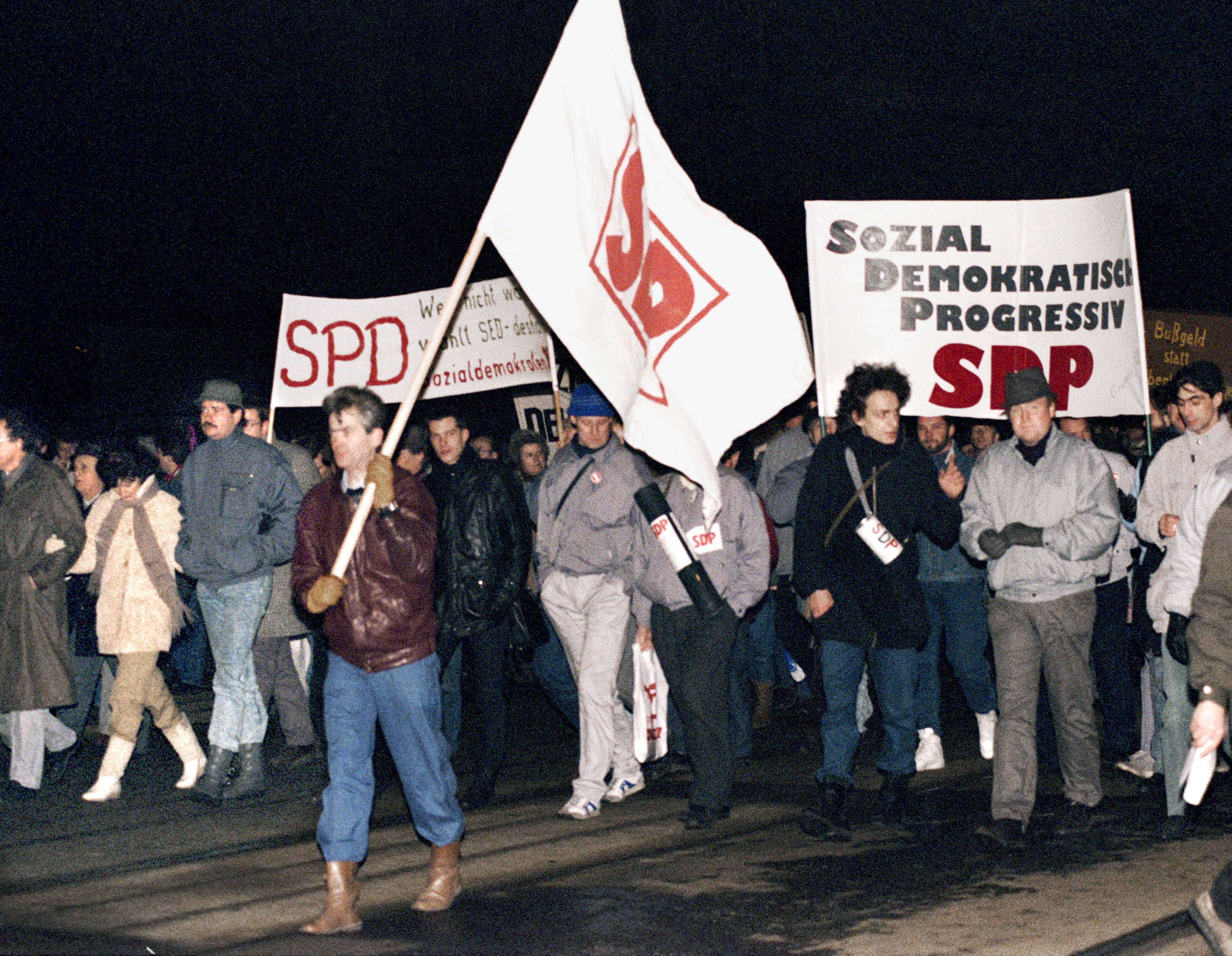 Im Herbst 1989 überschlugen sich in der DDR die Ereignisse. Am 7. Oktober gründete sich die SDP. Dietmar Nietan spürte die veränderte Stimmung bereits während einer einwöchigen Reise.