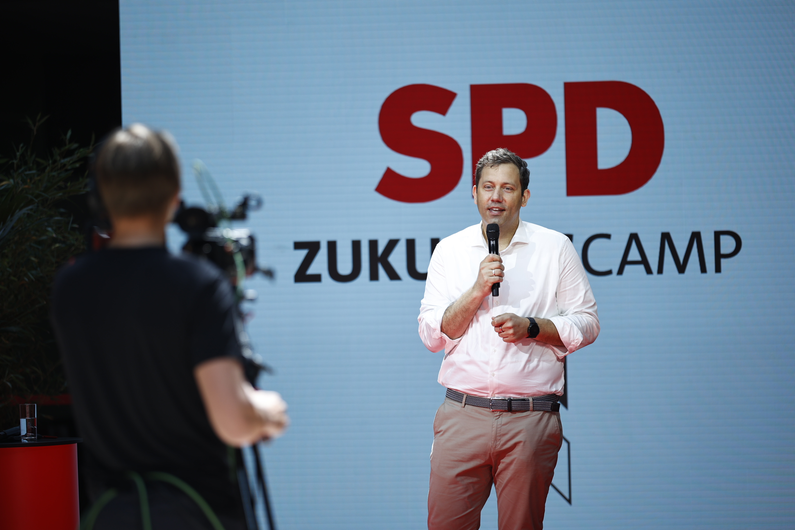 Generalsekretär Lars Klingbeil beim Zukunftscamp der SPD.