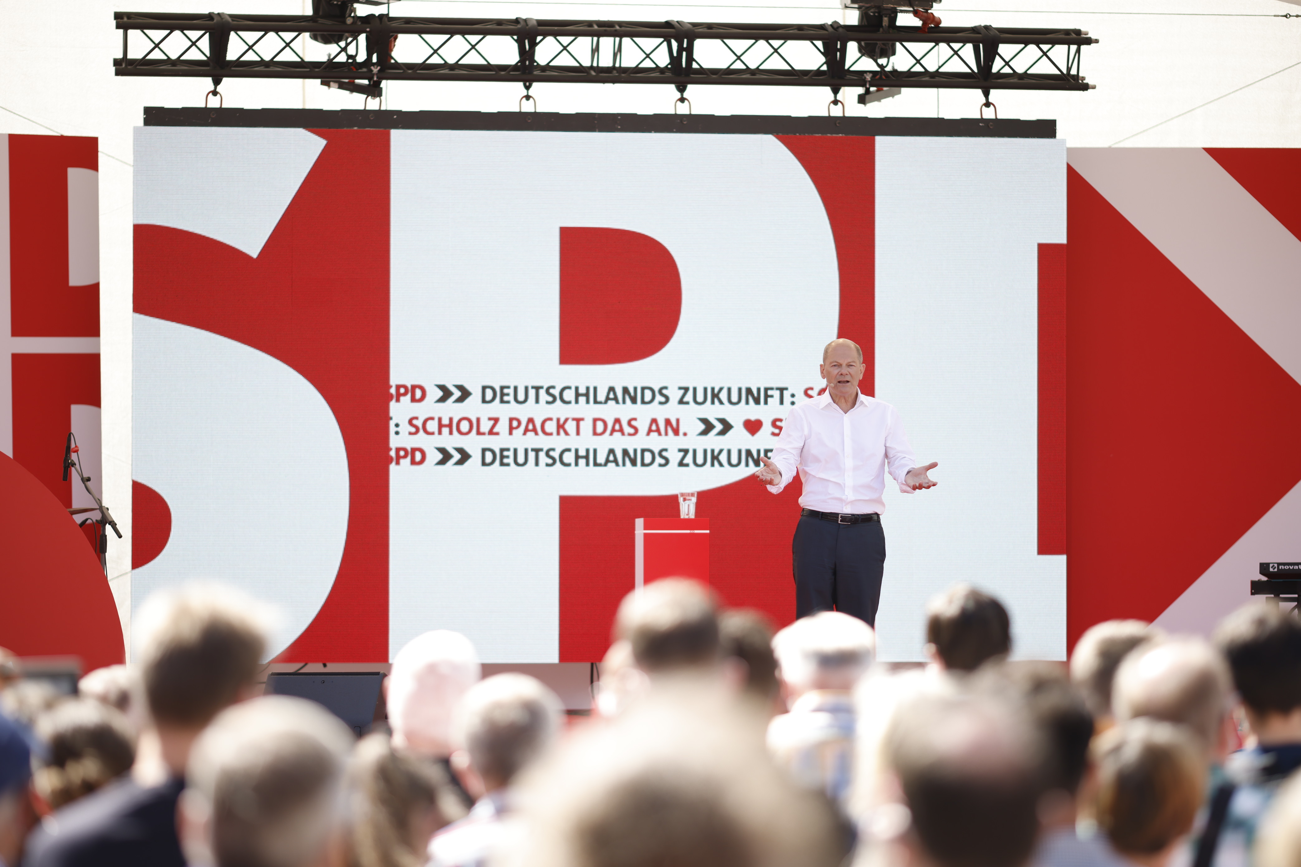 Nach jüngsten Umfragen liegt die SPD mit Olaf Scholz im Bundestagswahlkampf nun vor der Union.