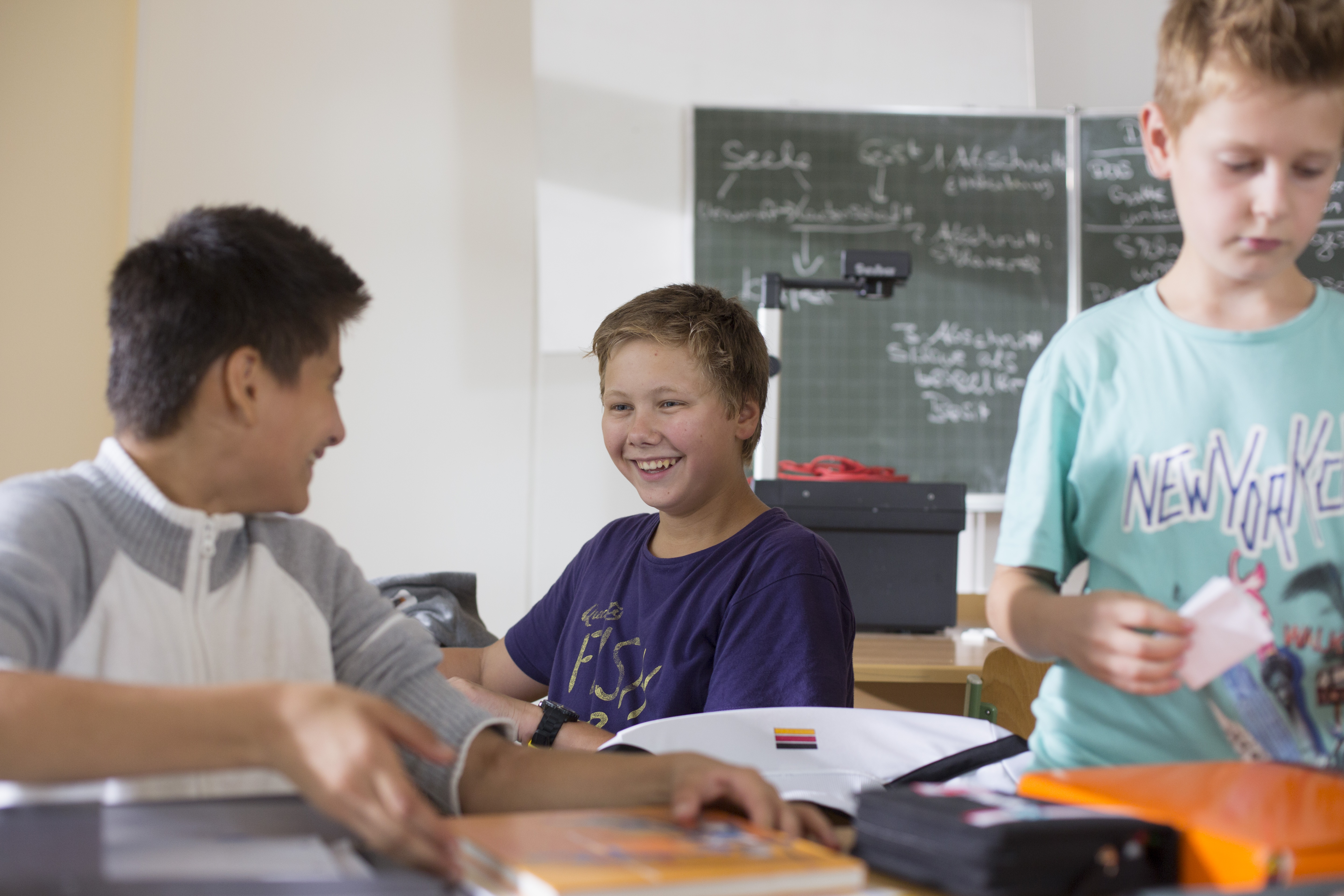 Schüler lernen an einer Gesamtschule in Bochum.