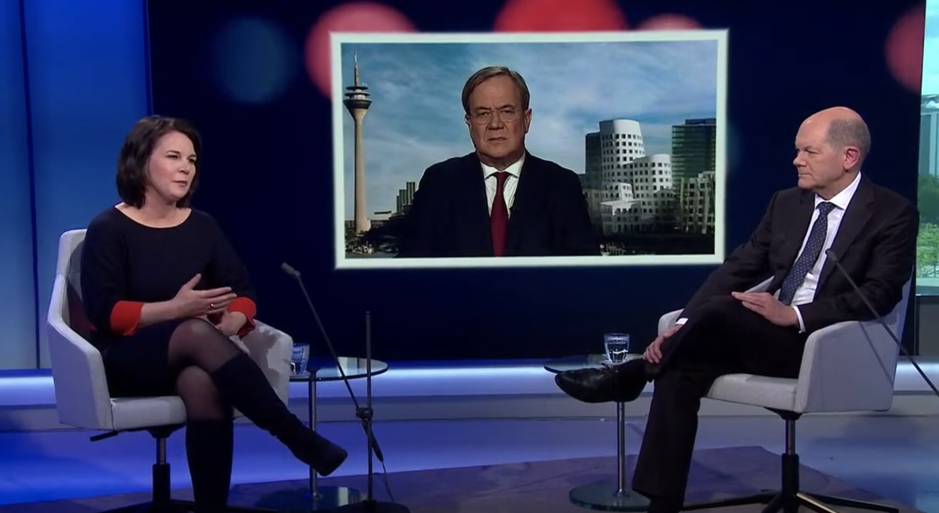 Erste TV-Debatte der Kanzlerkandidaten: Im ARD-Hauptstadtstudio in Berlin Annalena Baebock und Olaf Scholz, aus Düsseldorf zugeschaltet Armin Laschet.