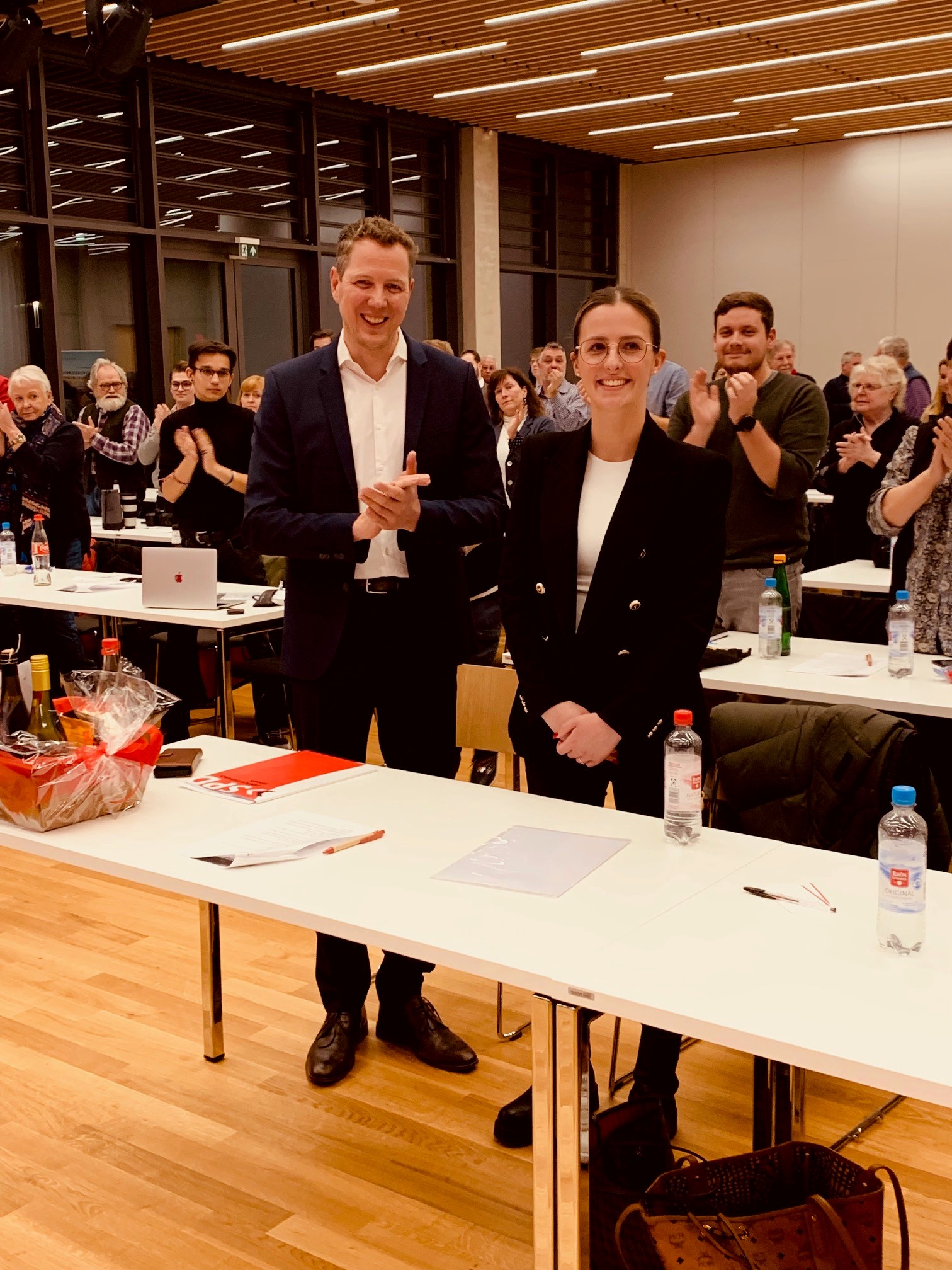 Der hessische SPD-Generalsekretär Christoph Degen und Ajla Kurtović ziehen gemeinsam in den Landtagswahlkampf.