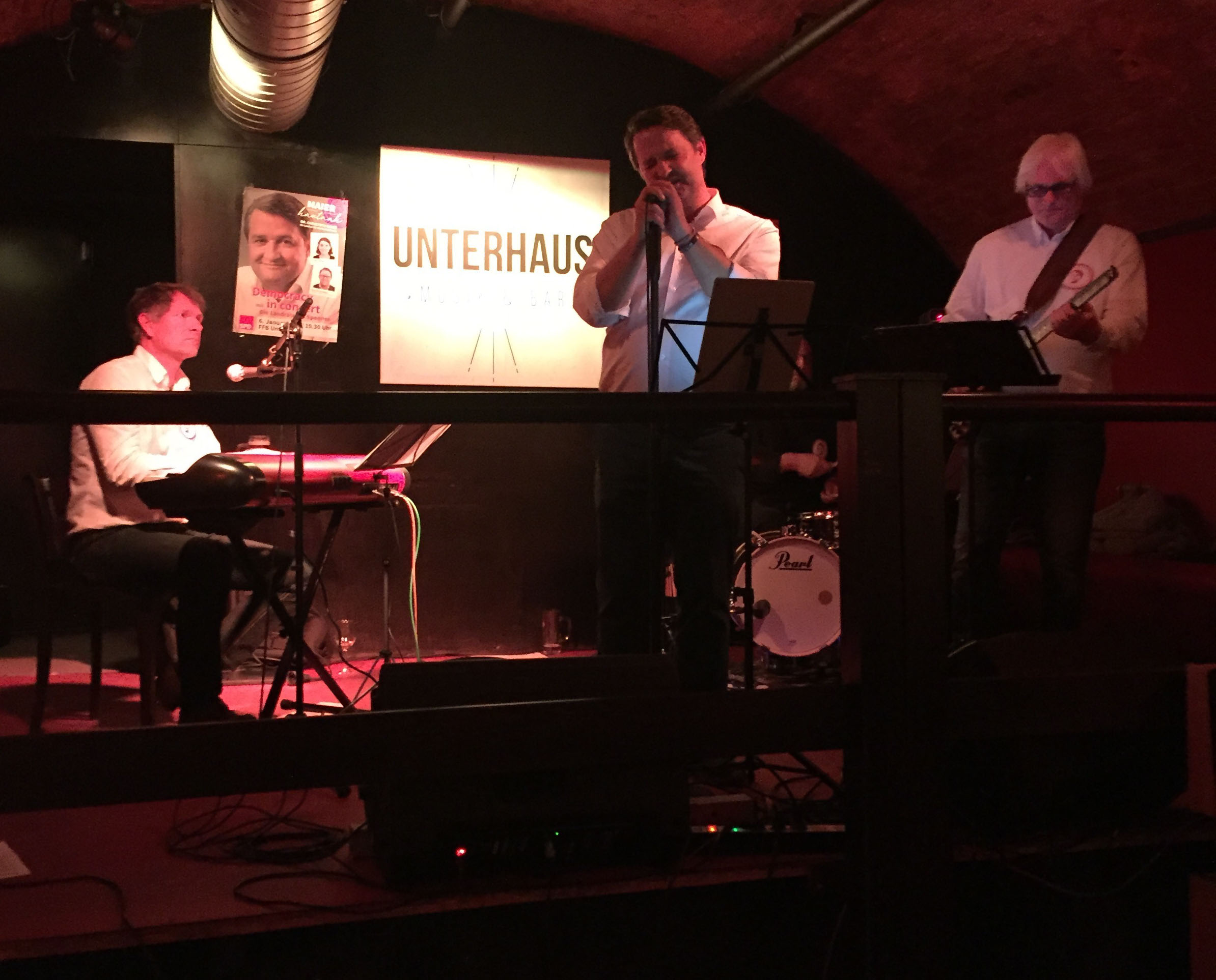 Im Wahlkampf ist Christoph Maier mit seiner Band „Die Landräte“ unterwegs.