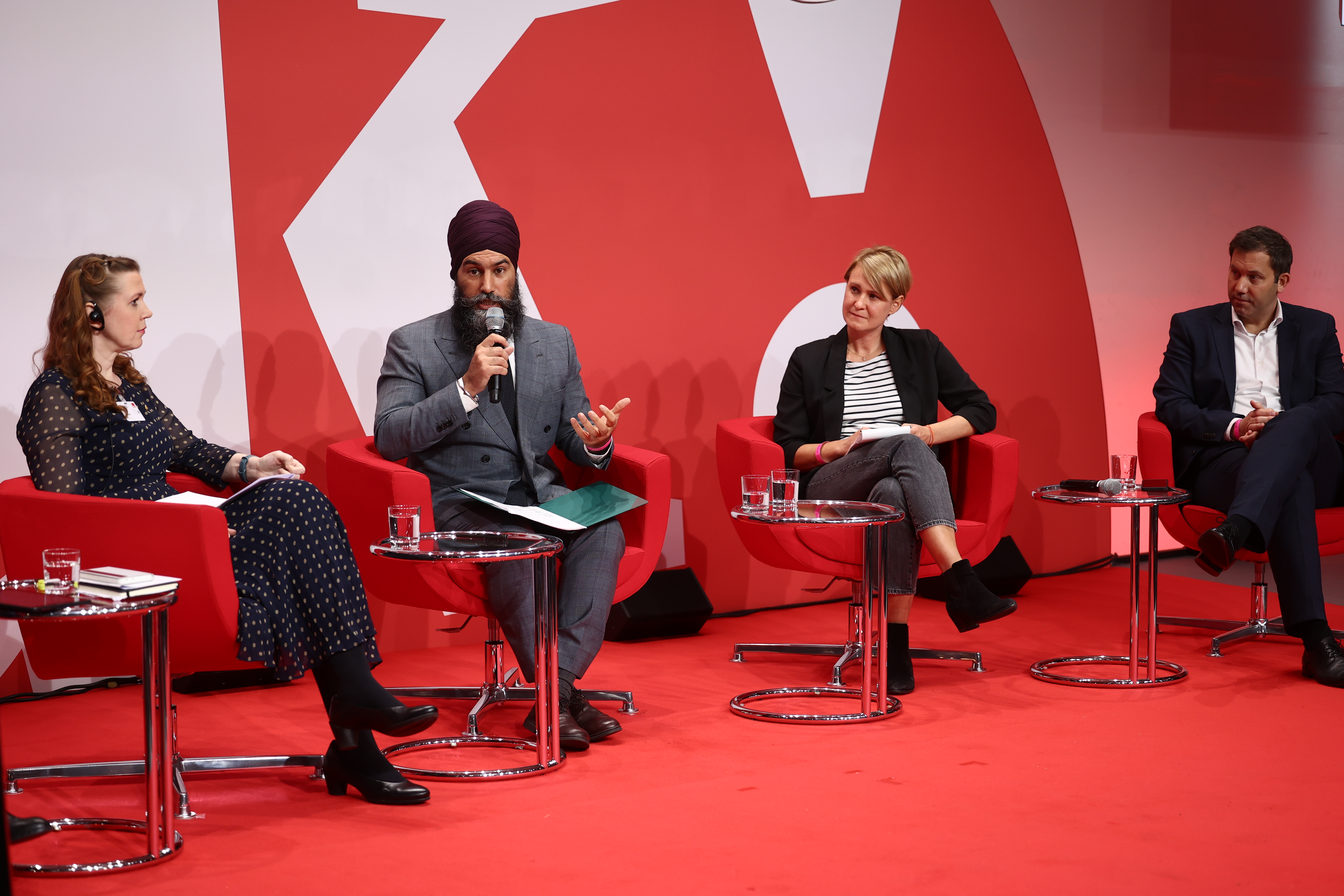 Was bedeutet die Zeitenwende international? Diskussion mit Jagmeet Singh, Vorsitzender der kanadischen Sozialdemokrat*innen, und anderen beim SPD-Debattenkonvent