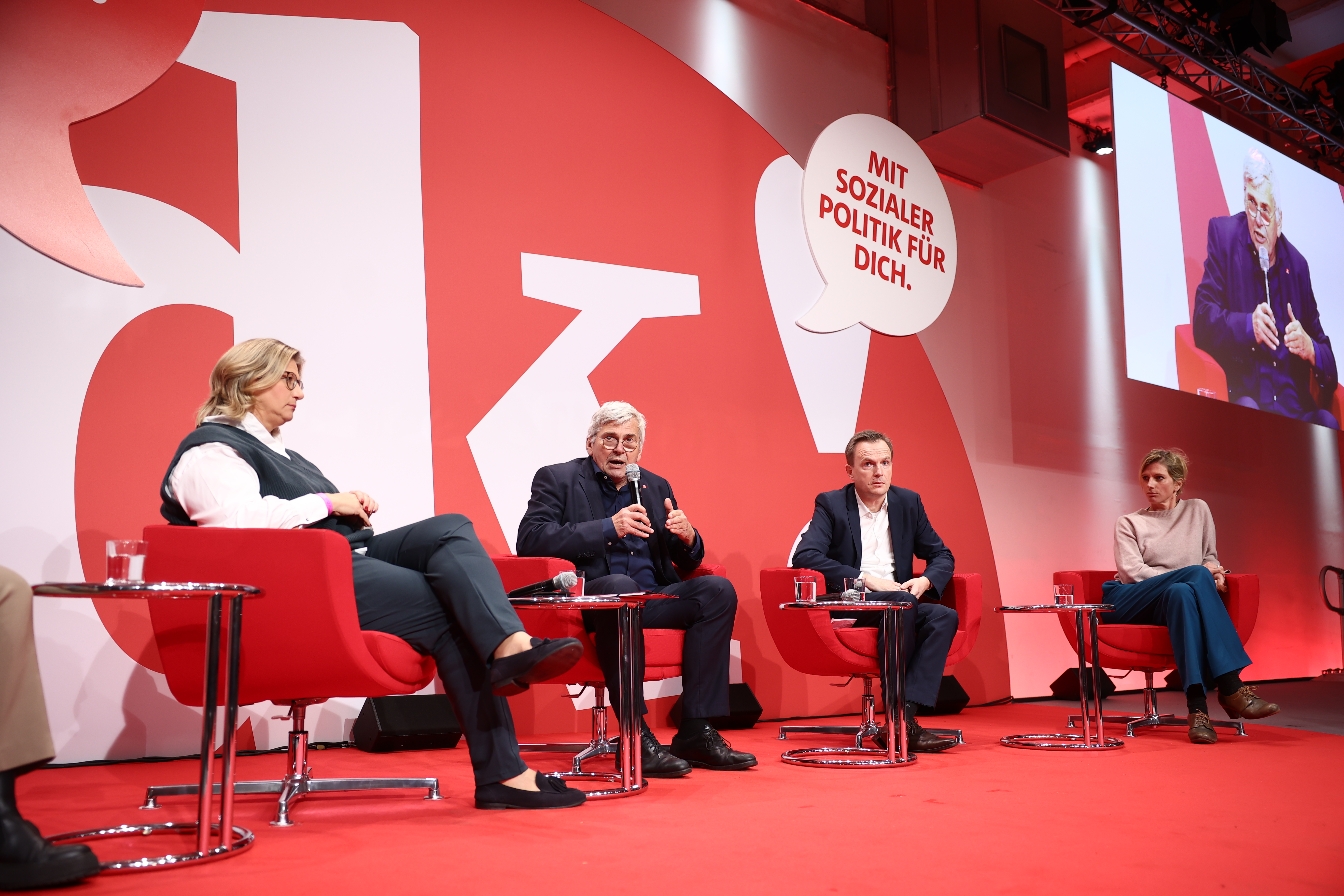 Die Transformation als Notwendigkeit: Anke Rehlinger, Jörg Hofmann, Jens Südekum und Maia Göpel beim SPD-Debattenkovent