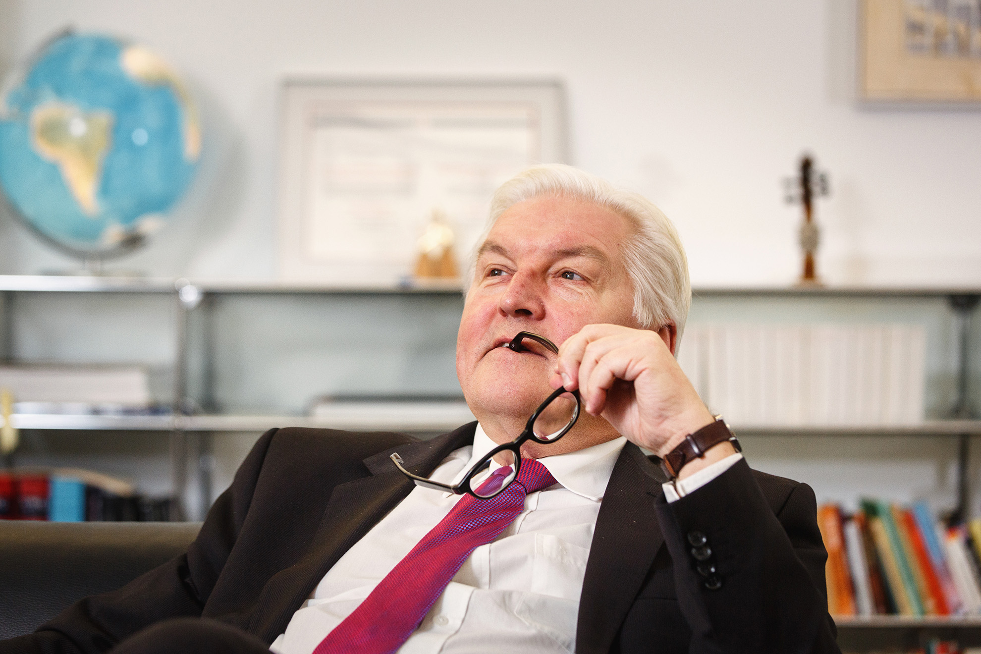 Außenminister Frank-Walter Steinmeier im Gespräch mit dem "vorwärts": Am 12. Februar 2017 tritt er in der Bundesversammlung als Kandidat der Großen Koalition für das Amt des Bundespräsidenten an.