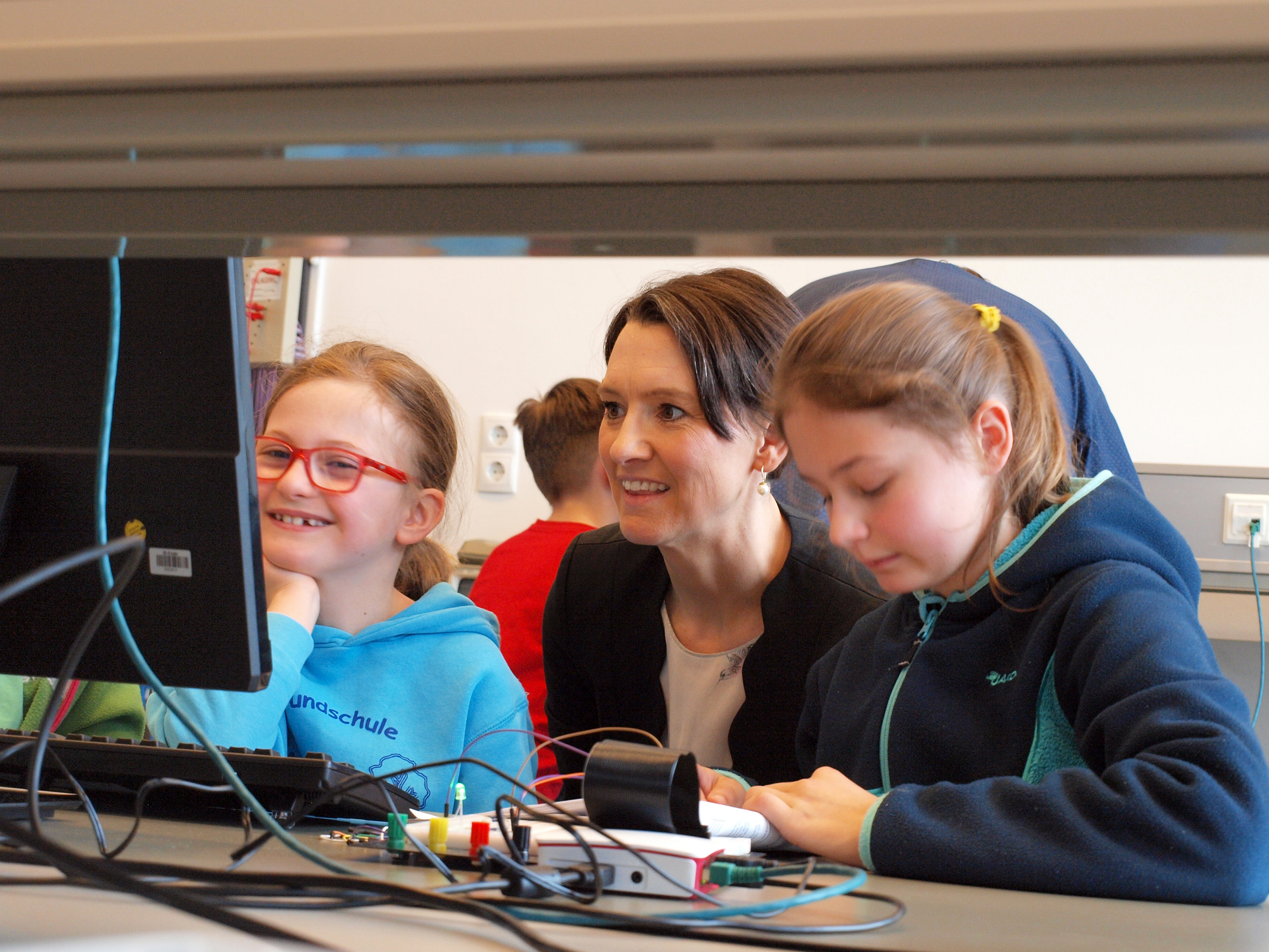 Bremer Bildungssenatorin Bogedan: In den nächsten Jahren werden alle Schulen mit flächendeckendem WLAN ausgestattet.