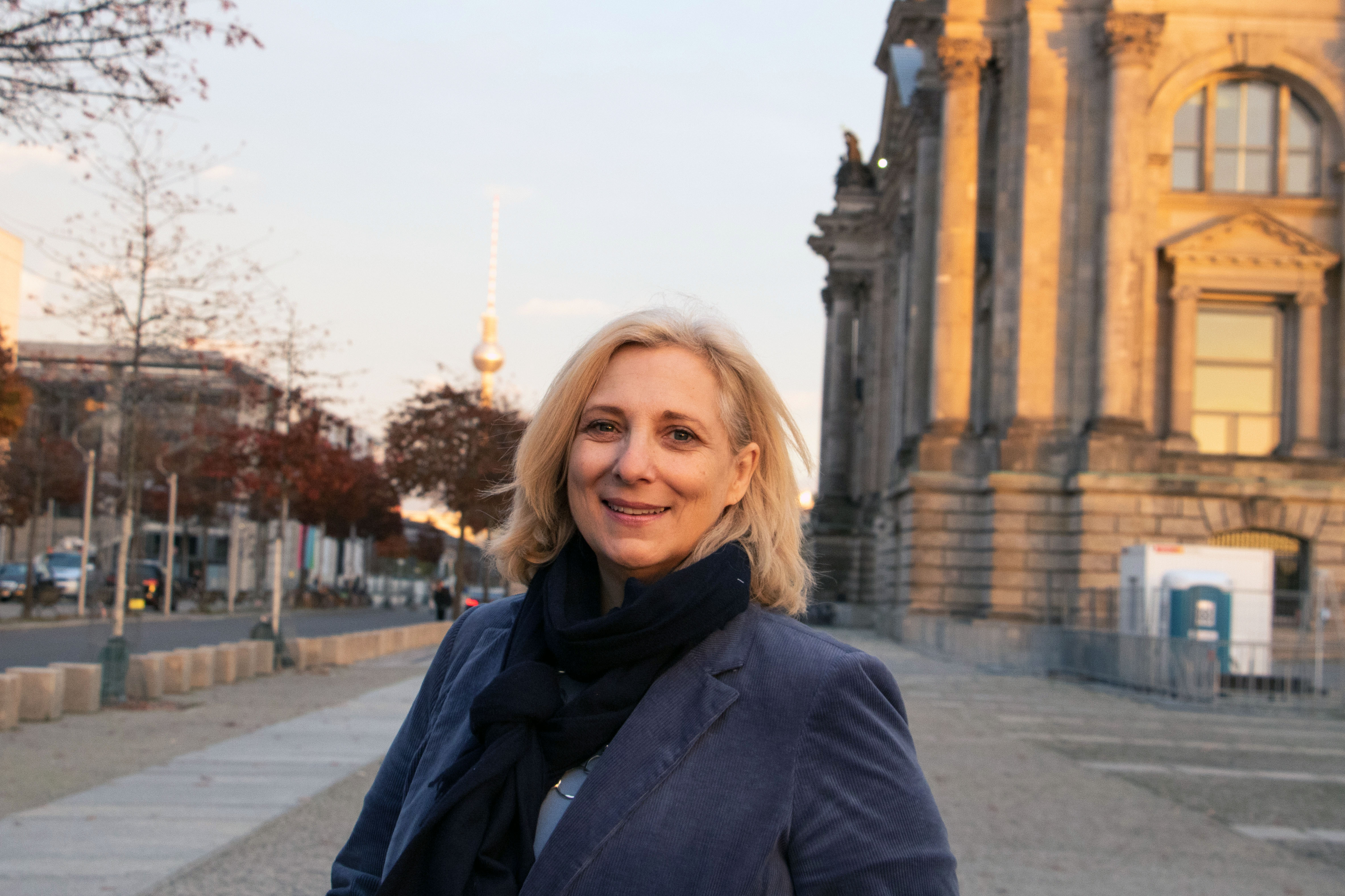 Sammelt zum Frauentag Spielzeug-Spenden für Belarus: die SPD-Bundestagsabgeordnete Daniela de Ridder