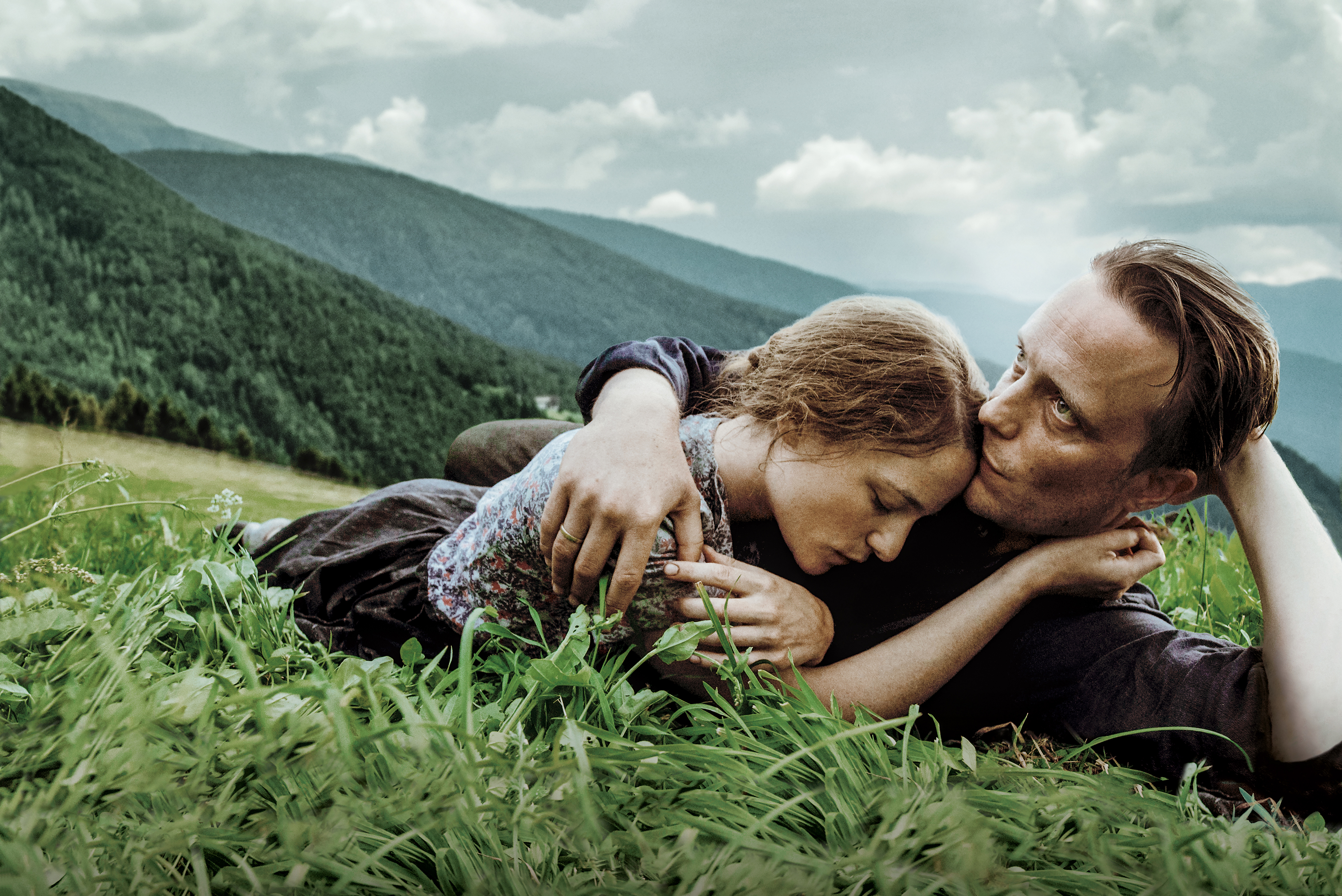 Bedrohtes Idyll: Franz (August Diehl) und Fani Jägerstätter (Valerie Pachner) in den heimischen Bergen.