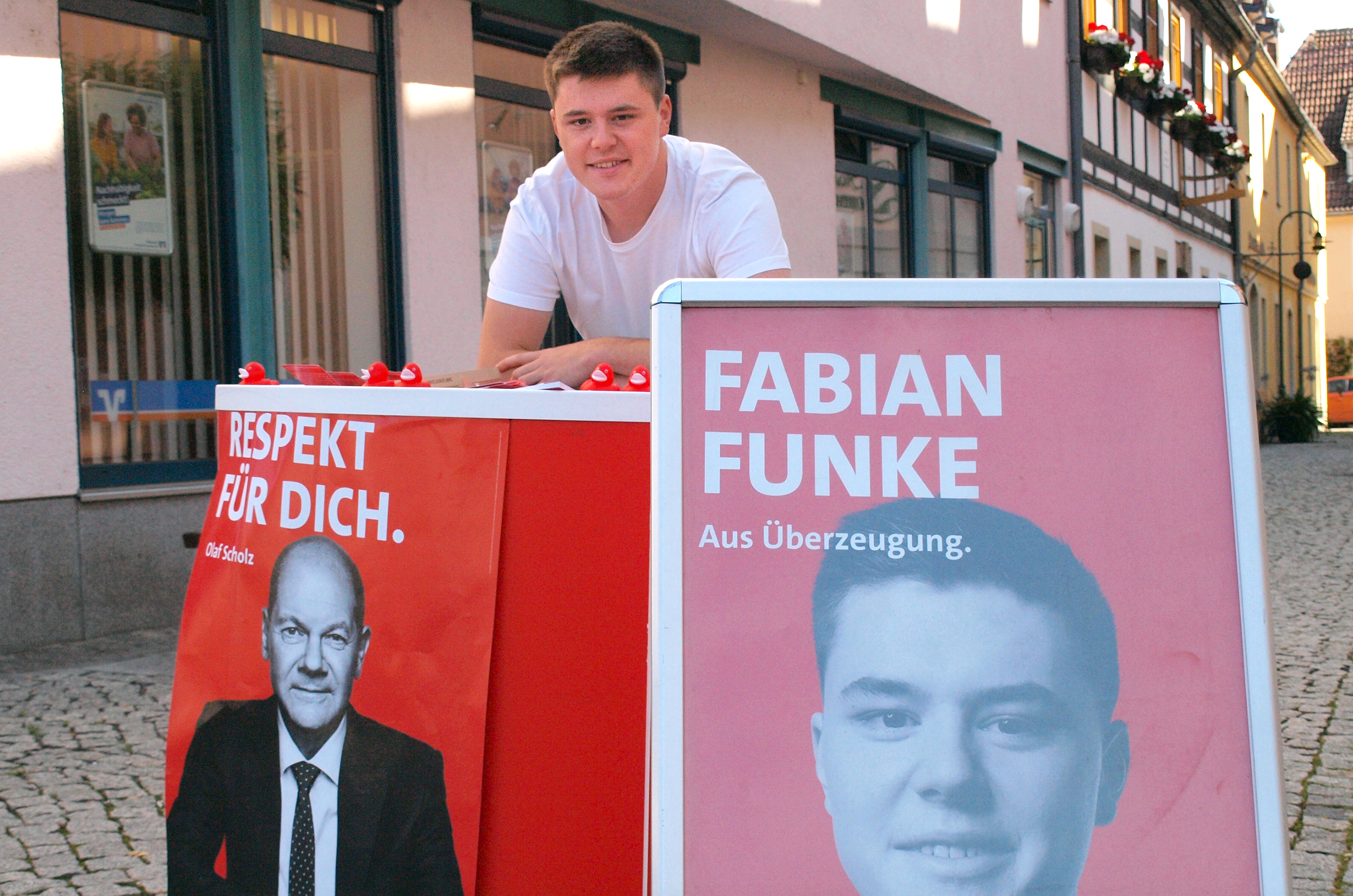 Aus der Sächsischen Schweiz in den Bundstag? Fabian Funke am Infostand in Wilsdruff