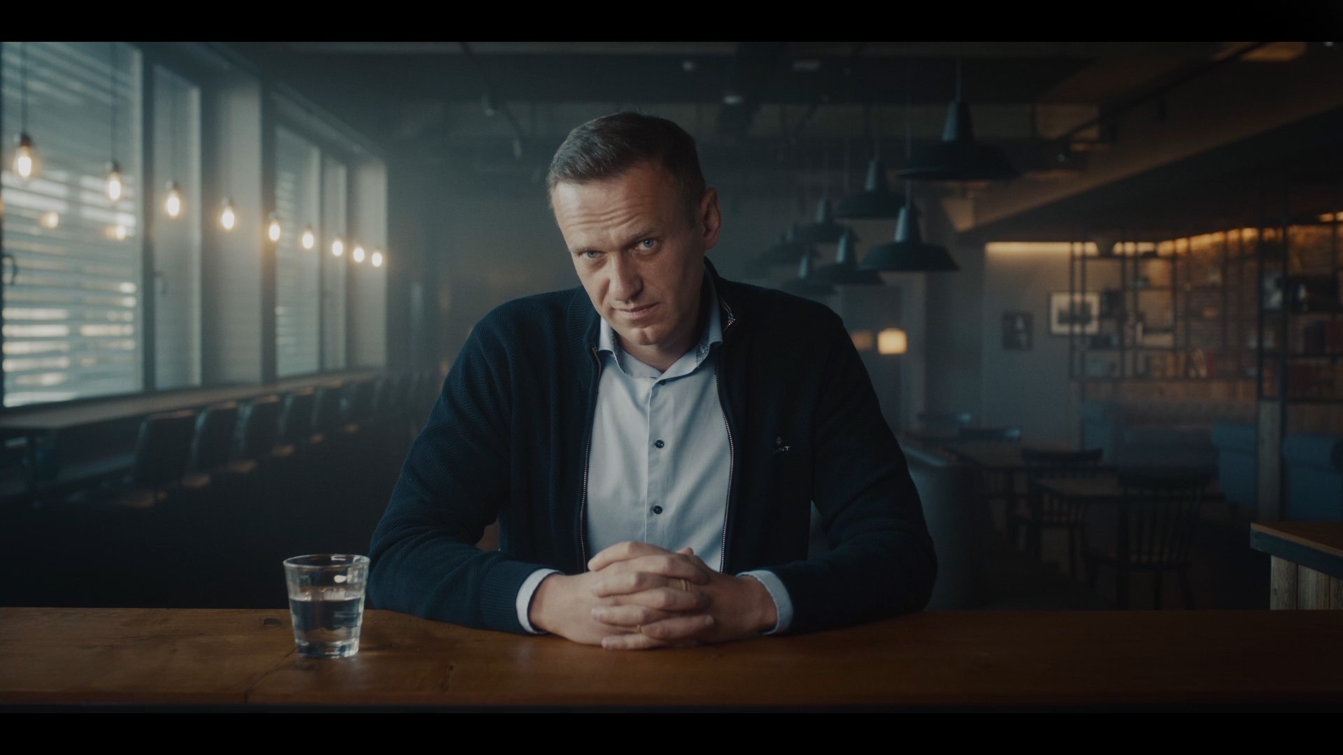 Immer im Blick: Alexej Nawalny stellte sich in den Interviews für den Film einigen unbequemen Fragen.