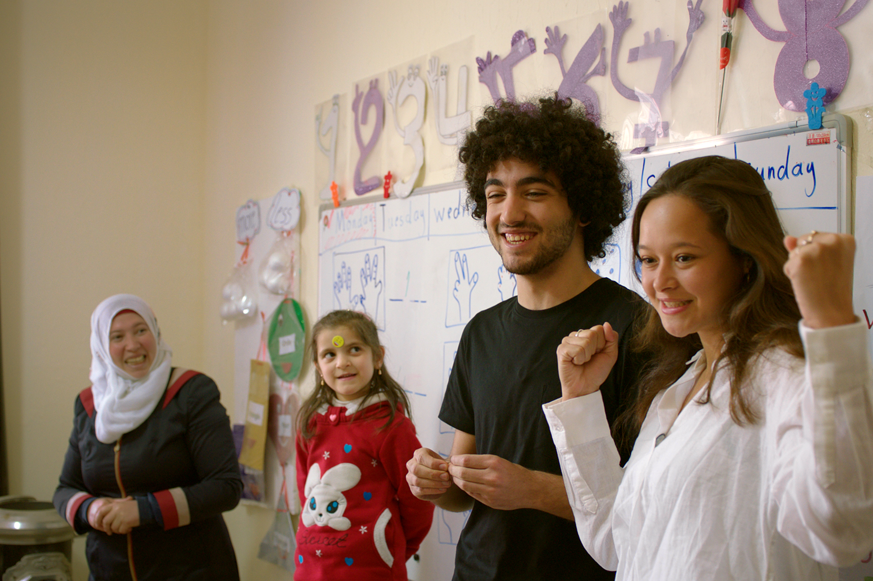 Grund zur Freude: Melati Wijson und Mohamad Al Jounde in einer Schule für syrische Kinder im Libanon.