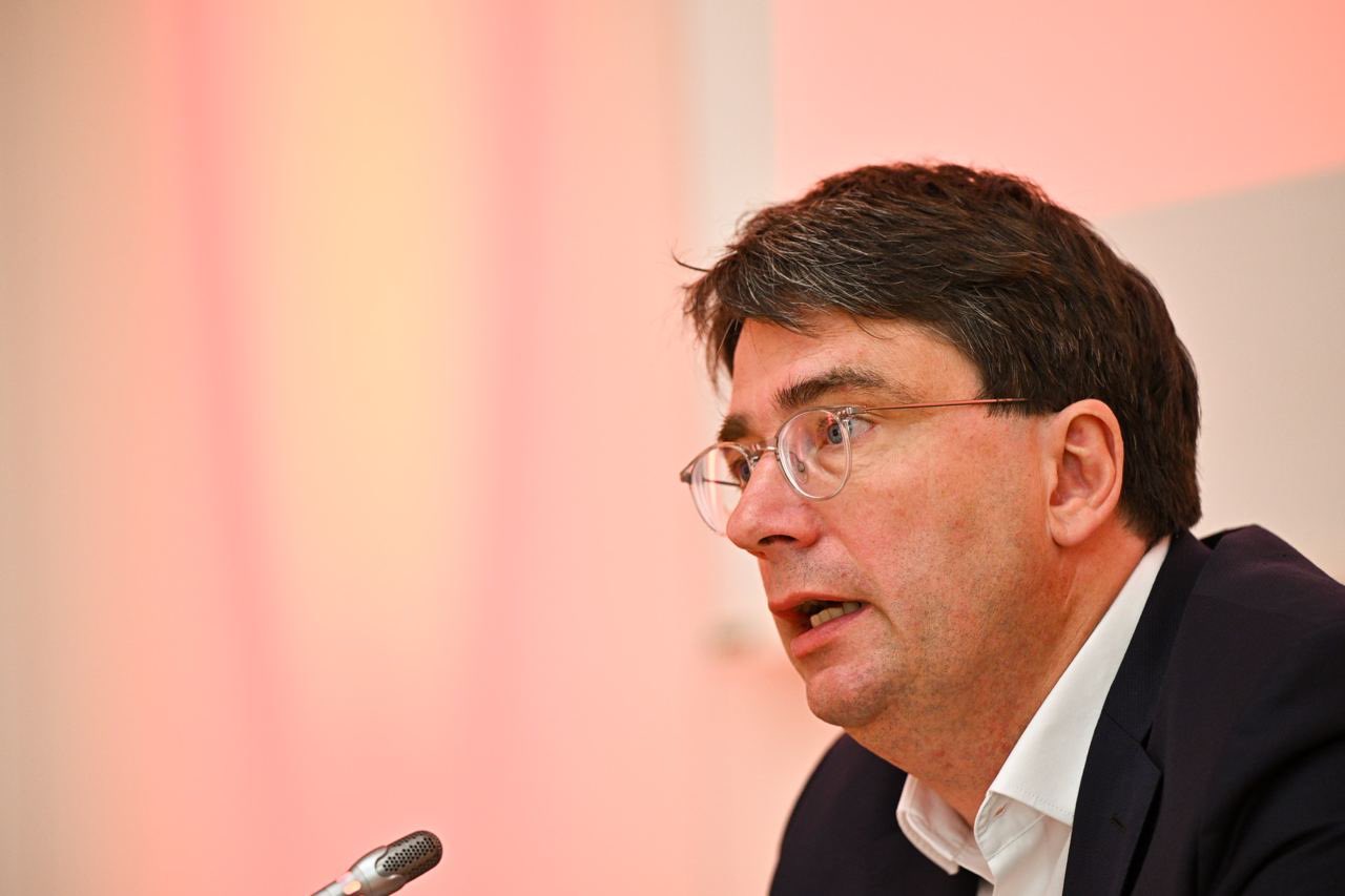 SPD-Spitzenkandidat Florian von Brunn am Dienstag in München: „Bayern steht wirtschaftlich aktuell an einem Wendepunkt.“