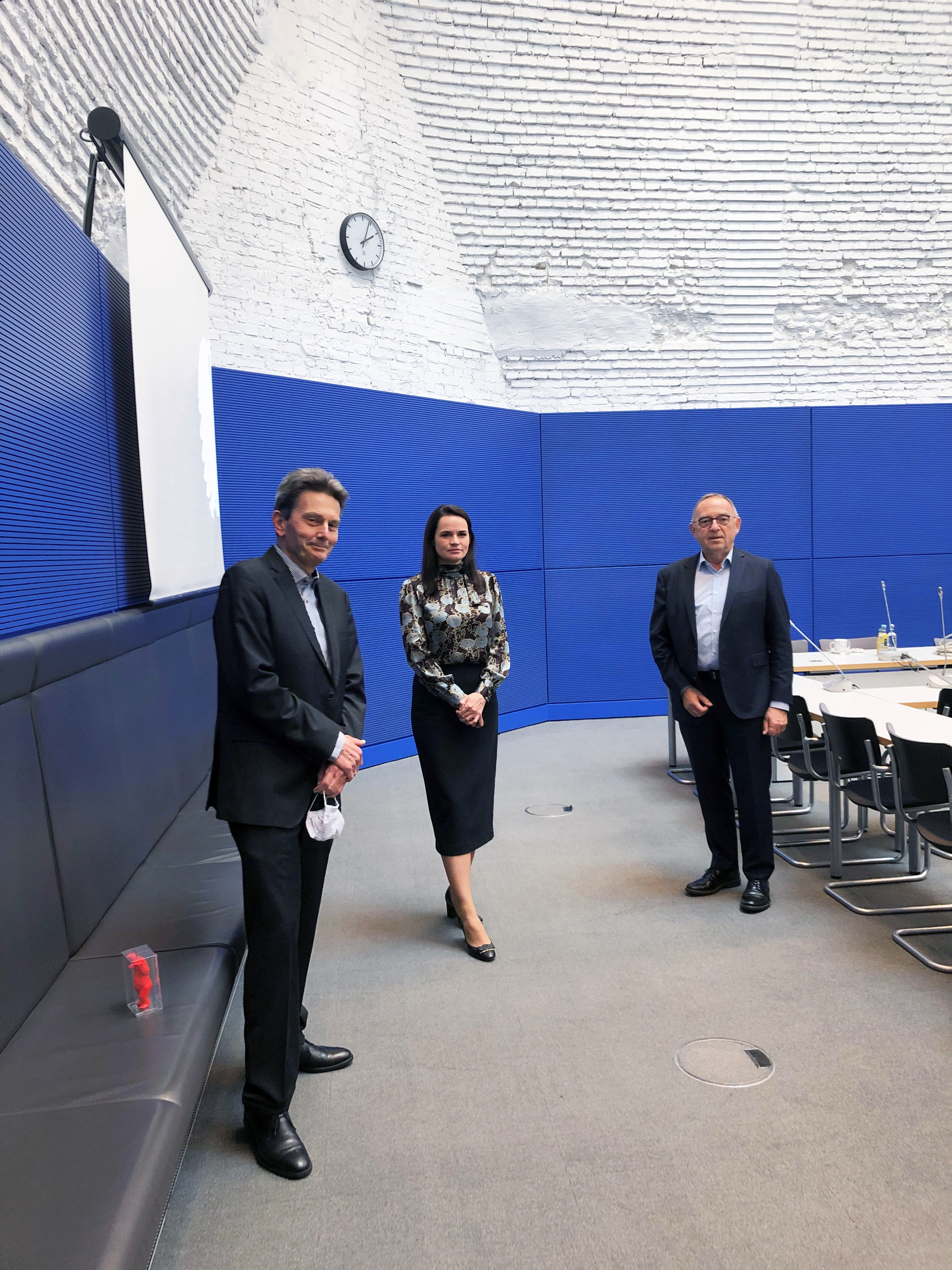 Treffen im Reichstagsgebäude: SPD-Fraktionsvorsitzender Rolf Mützenich, Oppositionspolitikerin Swetlana Tichanowskaja und SPD-Chef Norbert Walter-Borjans