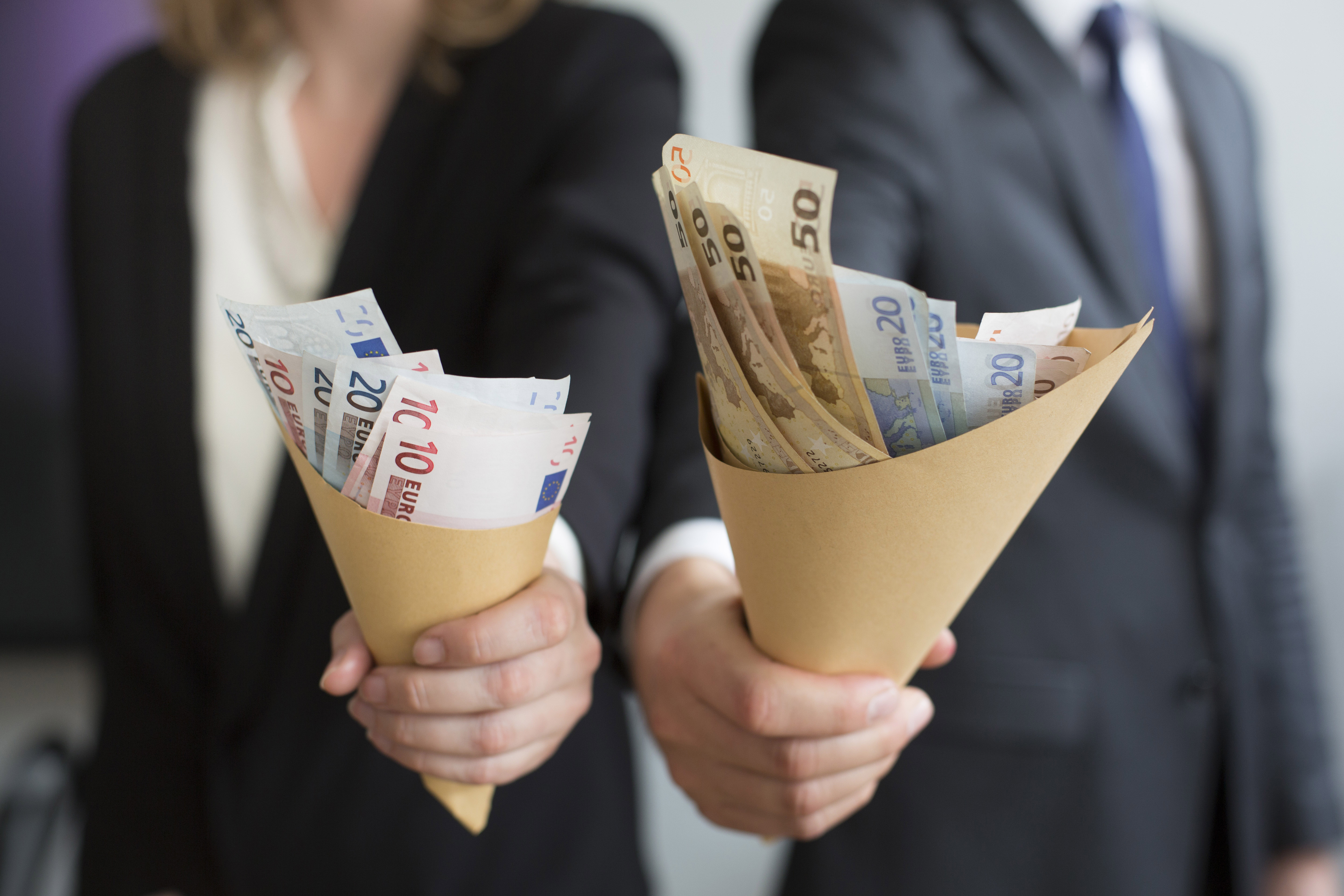 Ungleich verteilt: Arbeitnehmer zahlen mehr, Arbeitgeber zahlen weniger für unsere Renten