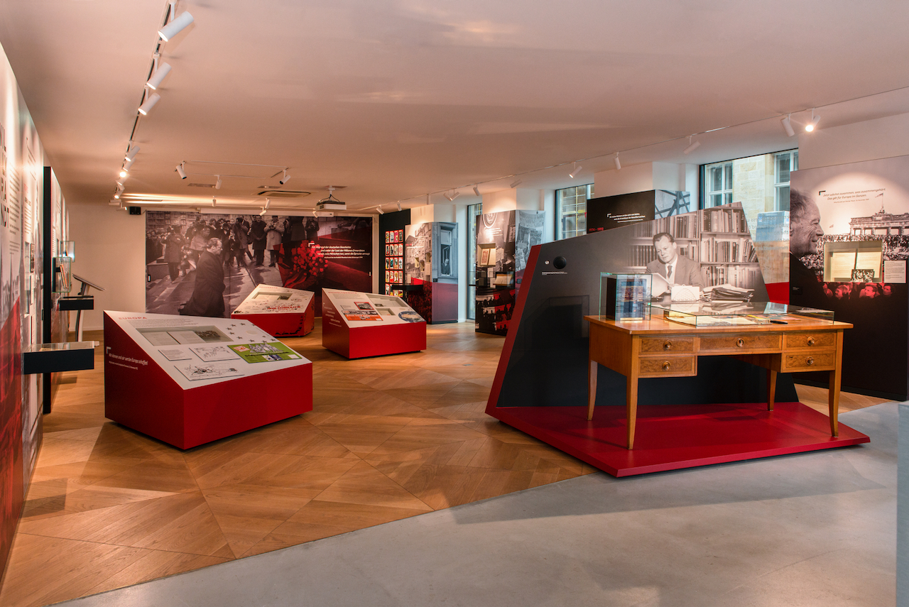 Neu eröffnet: Im Forum Willy Brandt in Berlin lädt eine neue Dauerausstellung dazu ein, sich über Leben und Wirken des Ex-Kanzlers zu informieren.