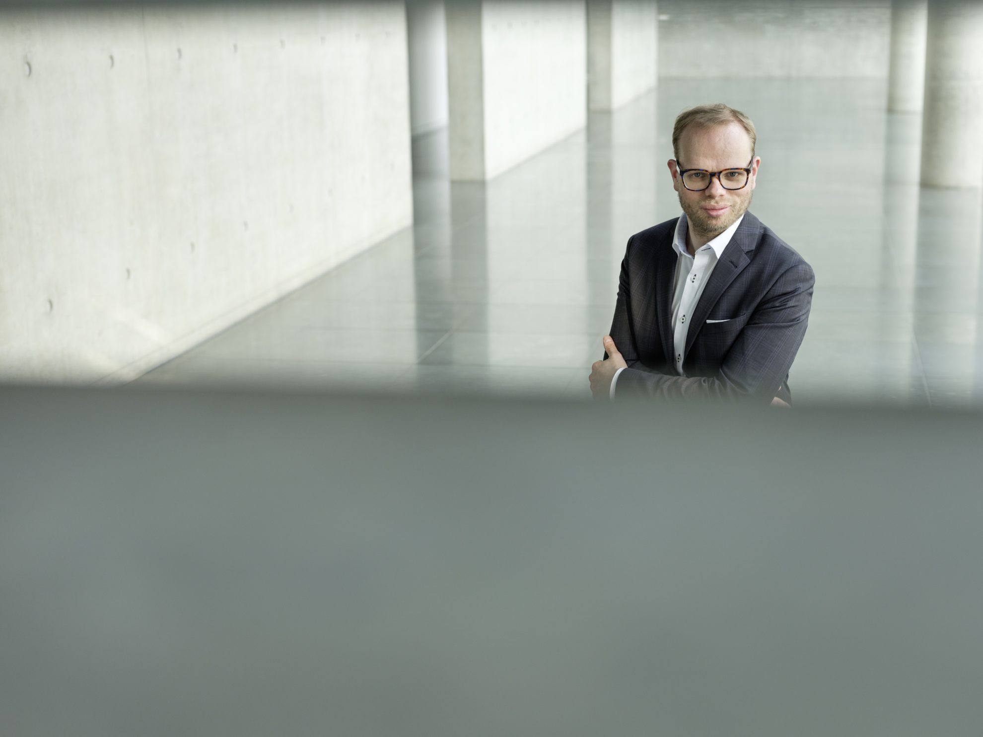 Am wichtigsten ist Aufklärung über die eigene Geschichte. SPD-Politiker Helge Lindh kämpft gegen Rassimus und koloniale Vorurteile.
