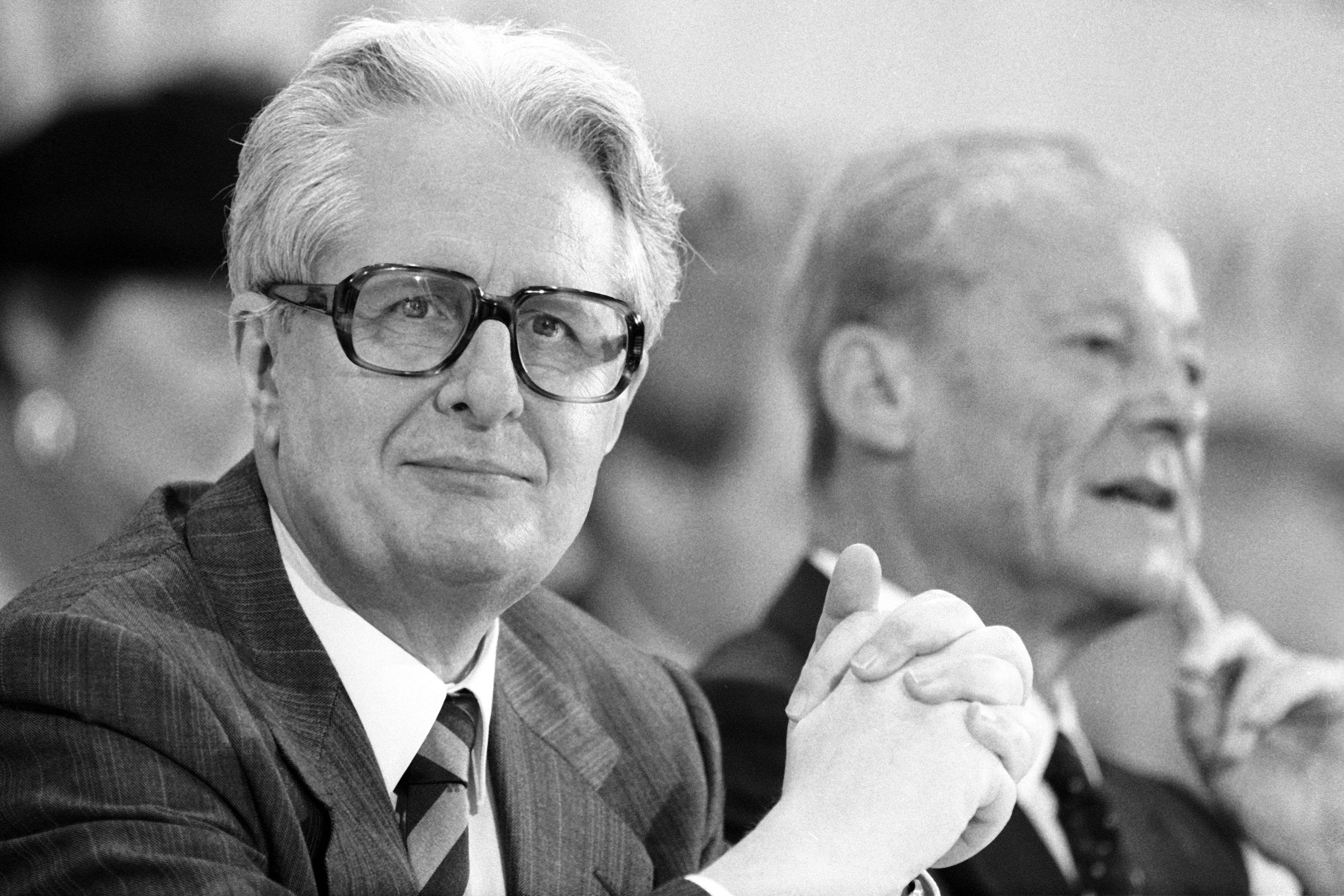 Nachfolger von Willy Brandt: Auf einem Sonderparteitag wurde Hans-Jochen Vogel am 14. Juni 1987 zum SPD-Vorsitzenden gewählt.