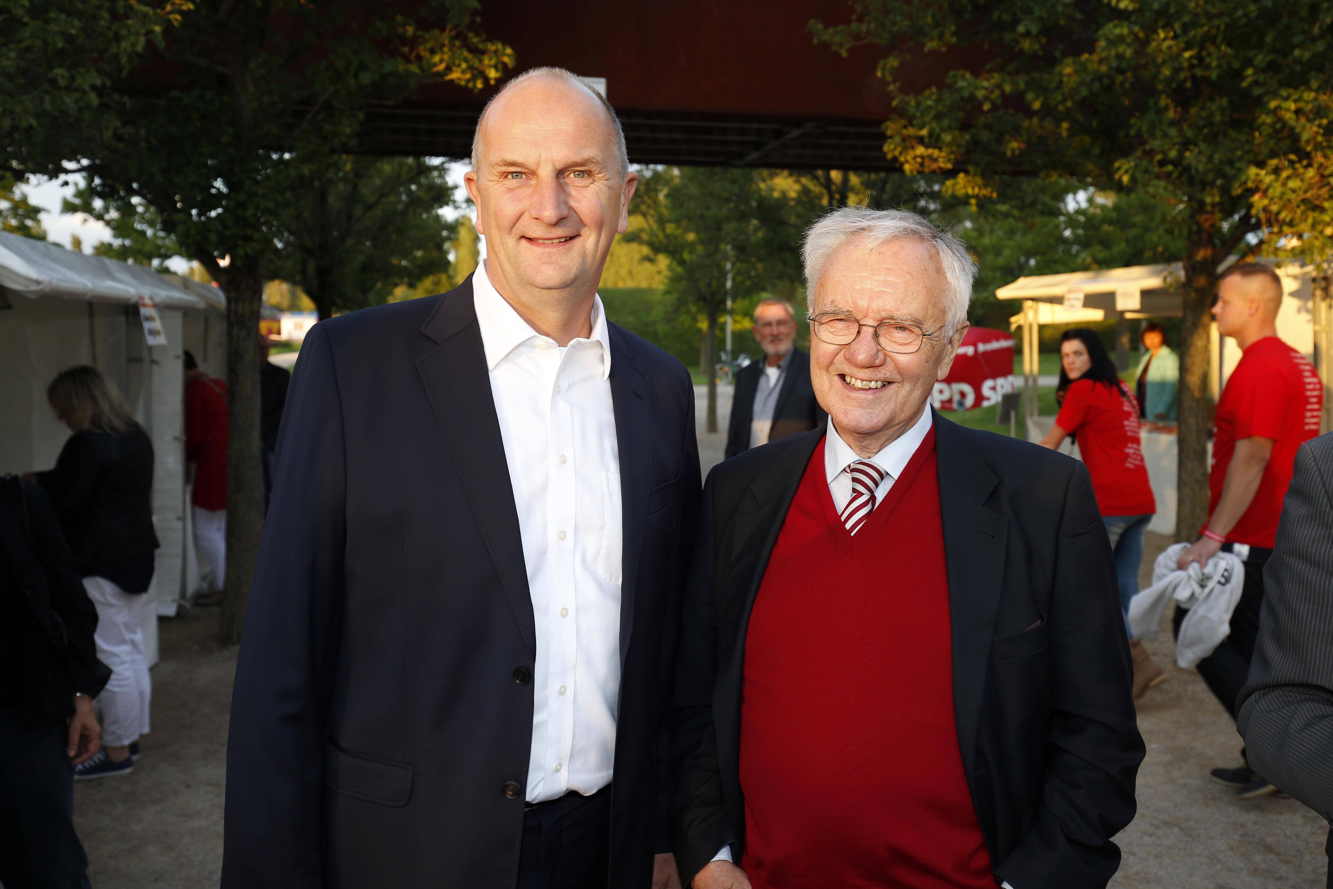 Sozialdemokratische Landesväter: Der aktuelle Ministerpräsident Dietmar Woidke (l.) und Manfred Stolpe (gestorben 2019), der erste Regierungschefs Brandenburgs nach der Wiedervereinigung, im Jahr 2015.