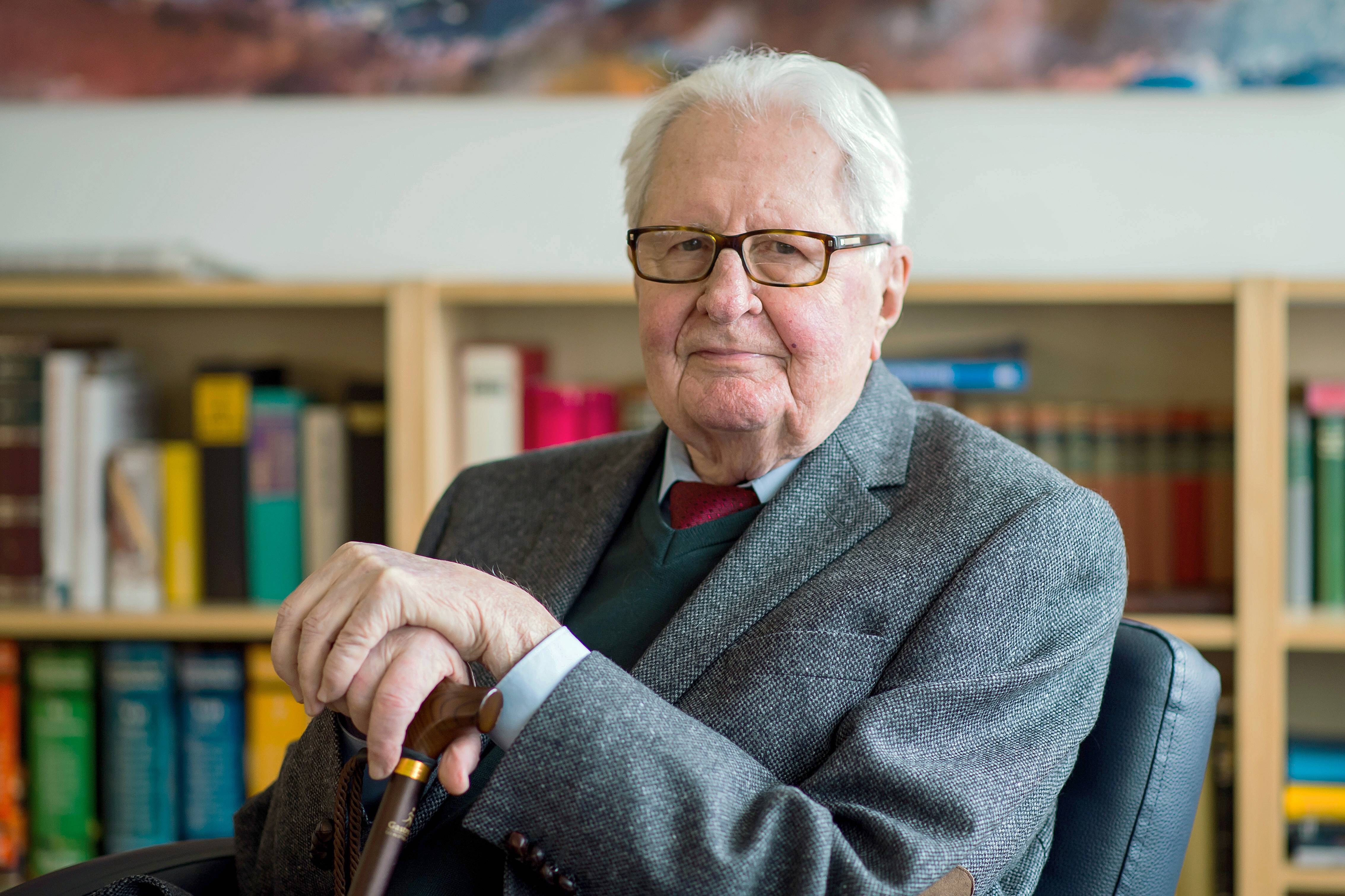 Hans-Jochen Vogel war ein großer sozialer Demokrat. Er hat vorgelebt, was es wert ist, Haltung zu haben, sagte SPD-Chef Norbert Walter Borjans in seiner Trauerrede.