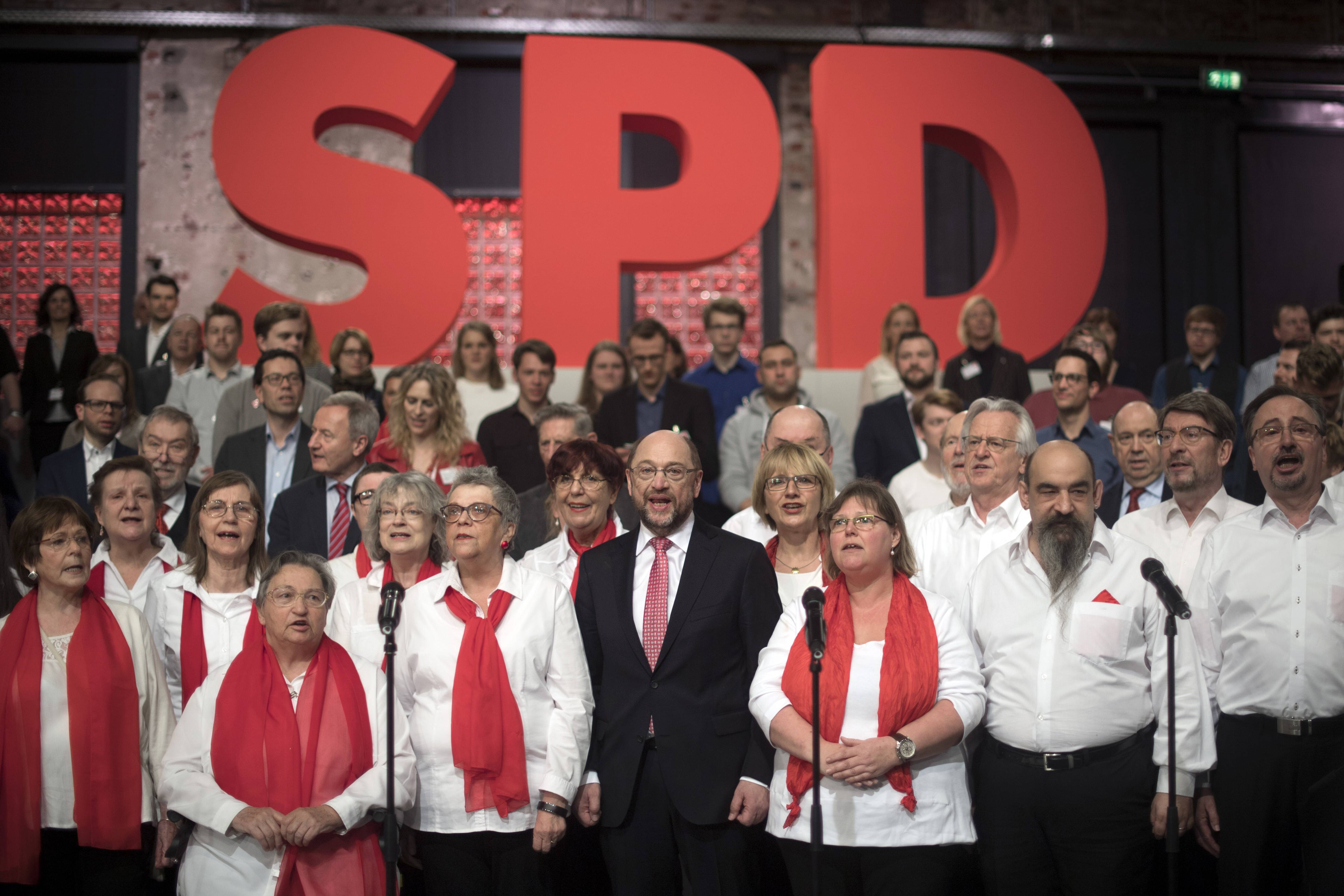 Abschlusslied auf dem Parteitag 2017: Die SPD sucht nach einer Alternative zu „Wann wir schreiten Seit‘ an Seit‘“.