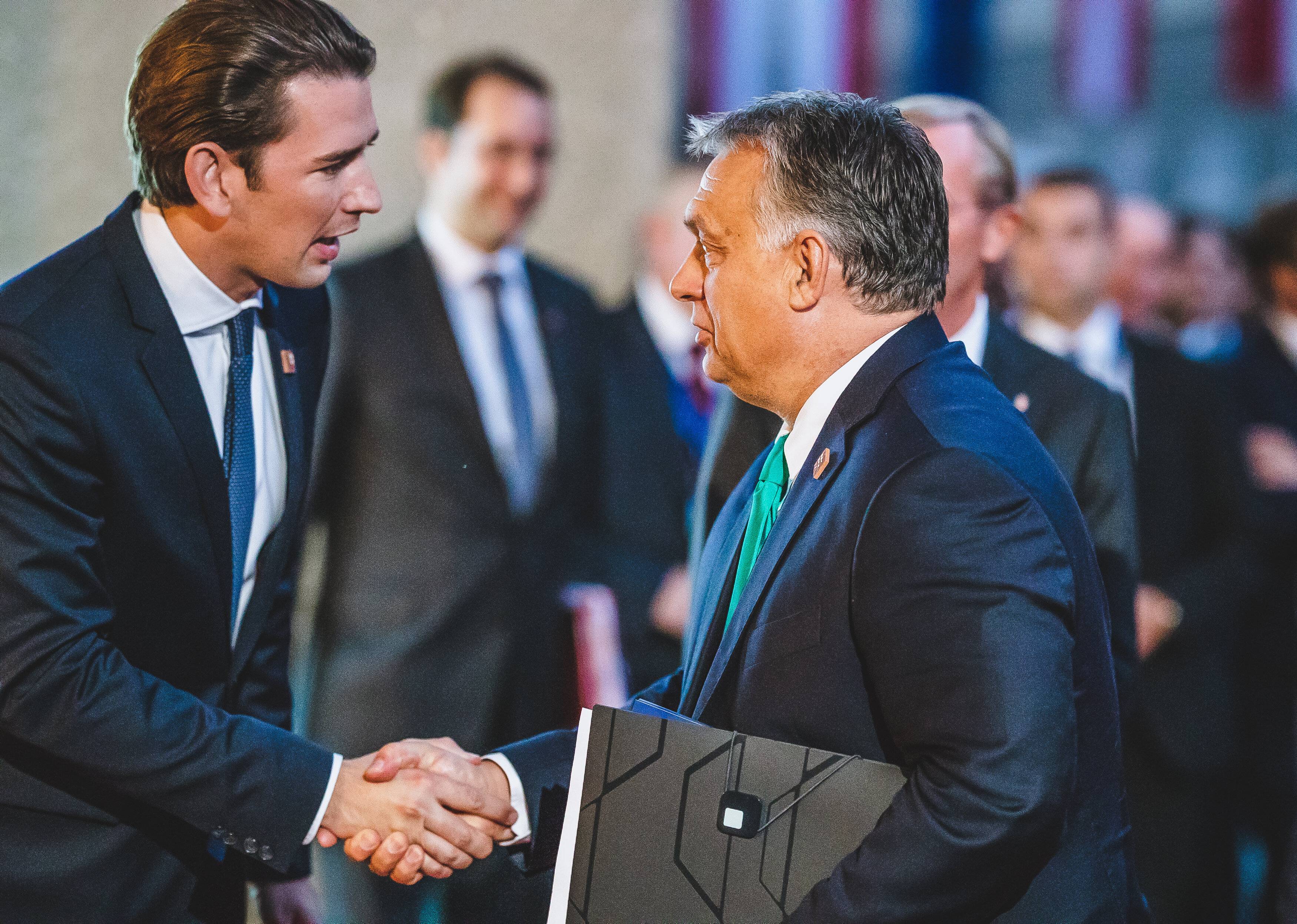 Ziemlich beste Freunde: Die österreichische Volkspartei von Bundeskanzler Sebastian Kurz (hier mit Victor Orbán im Jahr 2018) bedauert den Rückzug der Fidesz-Abgeordneten aus der EVP-Fraktion im Europaparlament.