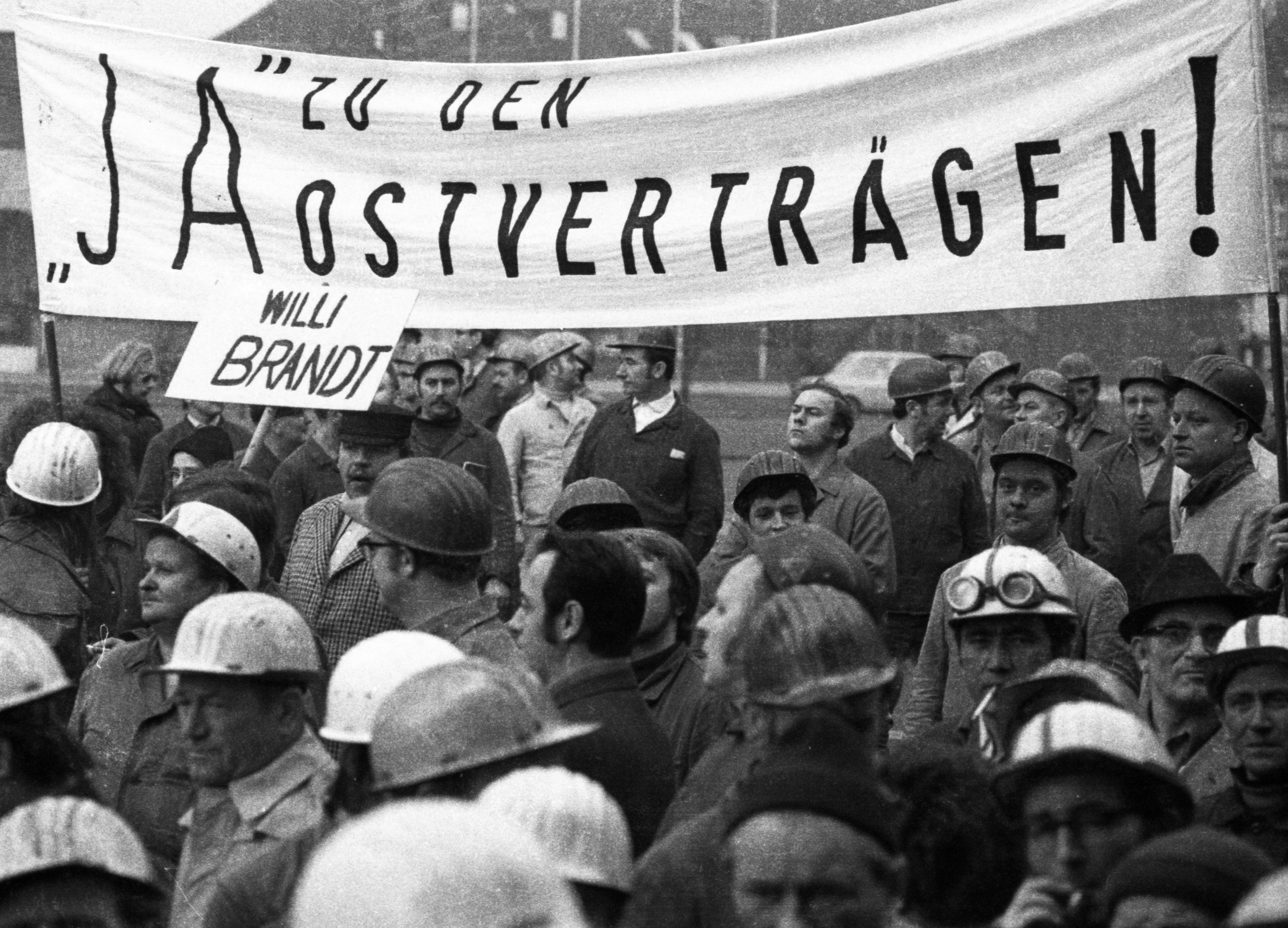 Große Unterstützung für Willy Brandt und die neue Ostpolitik: Im April 1972 gingen Hunderttausende spontan auf die Straße.