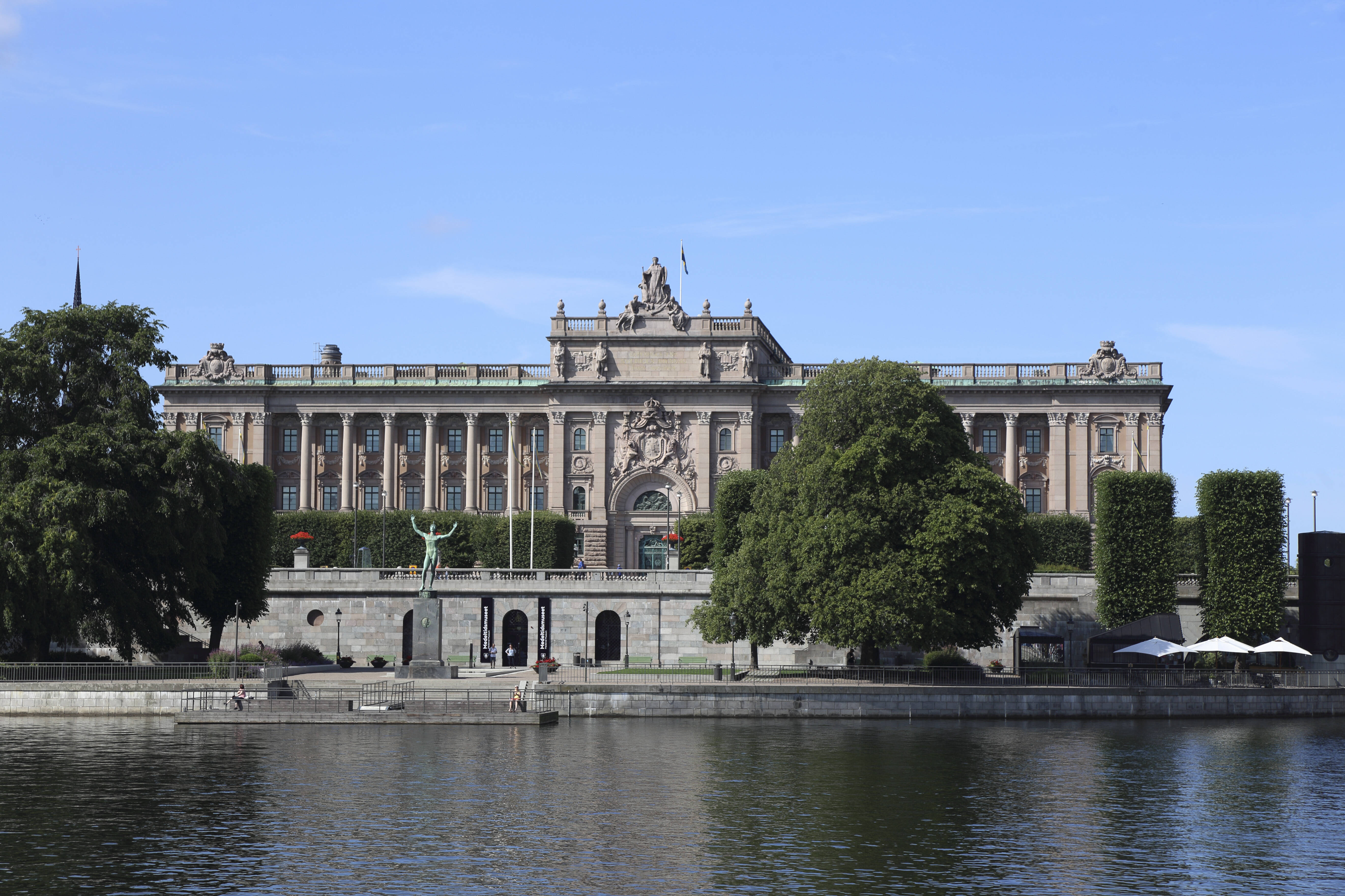 Handfeste Regierungskrise statt entspannter Sommerferien in Schweden: Blick auf den Reichstag in der Hauptstadt Stockholm