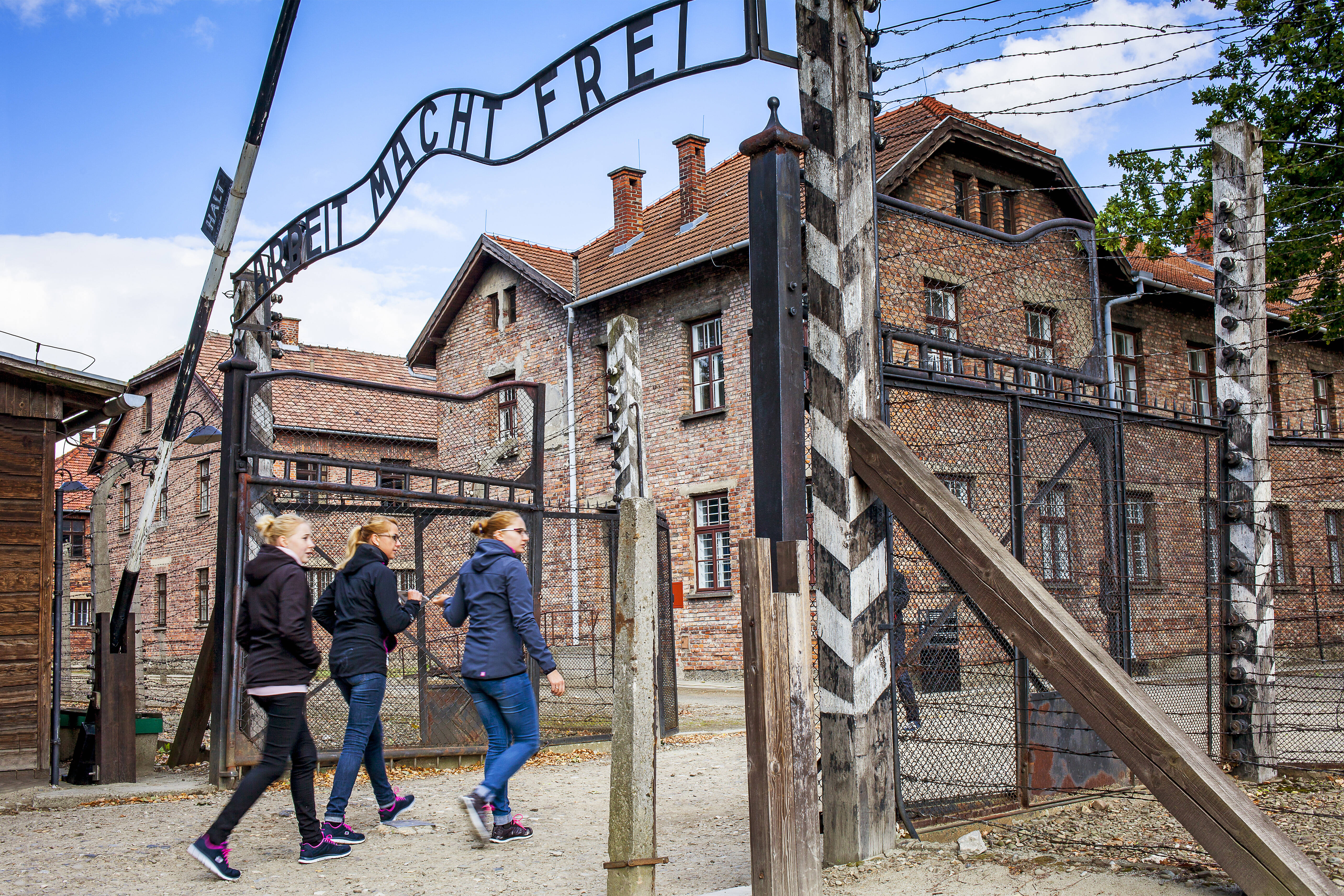 Als wir vor dem Tor mit dem Schriftzug „Arbeit macht frei“ standen, hatte ich einen kurzen Widerstand in mir, diesen Ort zu betreten. Burak Yilmaz organisiert Gedenkstättenfahren nach Auschwitz.